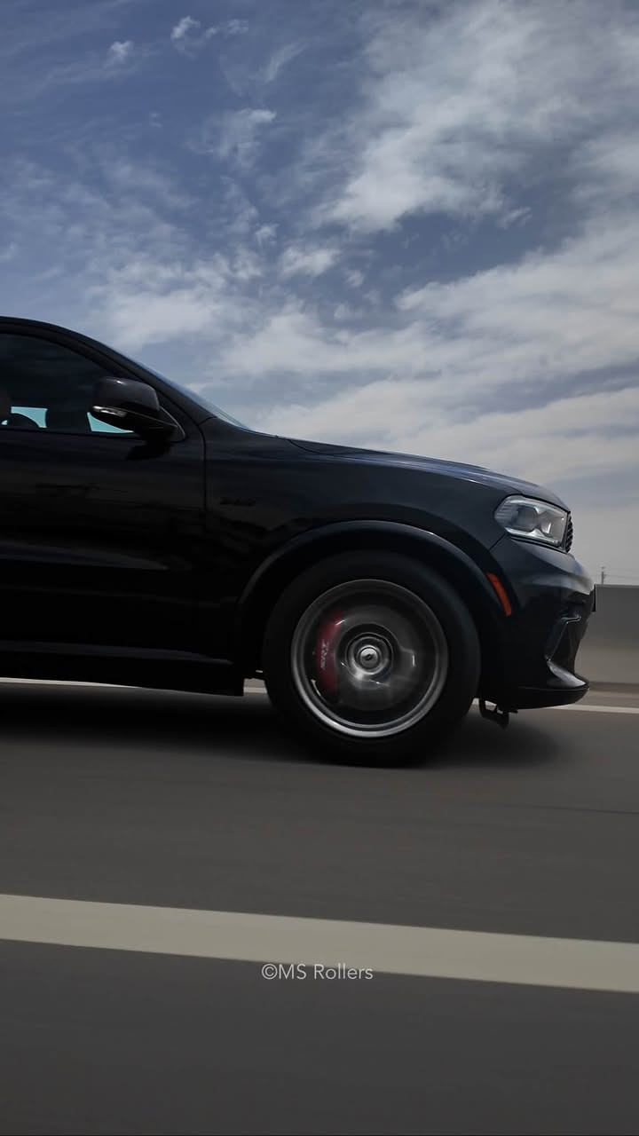 Dodge Durango R/T Plus TOW N' GO
دوج دورانكو ار تي پلس تو اند كو
فول مواصفات واعلى فئة بالدورانكو ١/١
الموديل : ٢٠٢٤
المحرك : ٨ سلندر ٥٧٠٠ هيمي
الممشى : 28 الف ميل فقط
وارد امريكي كلين تايتل
رقم - اربيل بسمي سنوية
المواصفات :
فتحة سقف ( سلايد )
سقف شاموا
داخل السيارة مطعم كاربون فايبر ( forged carbon )
رادار امامي مانع تصادم
رادار خلفي مانع تصادم
رادار تحديد المسار + كروز كونترول متكيف مع الشارع
نقطة عميه
بهاي الفئة الراديتر يكون حجمه اكبر من الراديتر مال النسخ الثمانية سلندر العادية يتحمل حرارة و ضغط اكثر
الدبلات نفسه دبلات نسخه ال SRT
ويل ٢٠ + بريكات بريمبو نفس ال SRT
فتحات البنيد
حساسات امامية + خلفية
صندوق كهربائي
مقاعد جلد + كنتارا + هيتر + تبريد + خزن 

مقاعد خلفية VIP
harmon/kardon نظام الصوت
eco + sport + track + Tow + Snow تحكم وضعيات القيادة
ستيرن هيتر + شفتات ستيرن
شحن وايرلس
كار پلي وايرلس + اندرويد اوتو
مكان بغداد رقم الموبيل ‭***********
السعر 410
