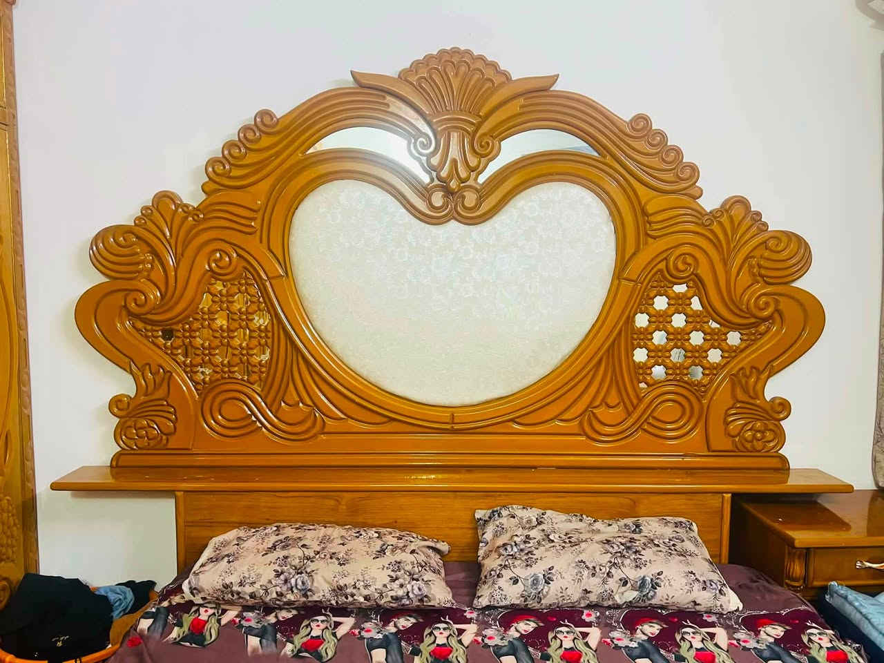 سلام عليكم.  غرفه. نوم تزكام عراقي  درجه اولى  مسويها  3مليون.  اريد ابيعها.    مليون 700. سبب البيع. مكان ماكوو  وبعدهي جديده الغرفه. 
النجف حي النصر.  ***********

