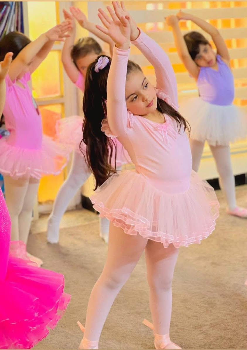 🏫 روضة أحباب الشدن الأهلية

تعلن عن بدء التسجيل للعام الدراسي الجديد
📚 2026 – 2027

👶 تستقبل الأطفال من عمر 4 أشهر وحتى 5 سنوات

⏰ أوقات الدوام:
من الأحد إلى الخميس
من الساعة 6:45 صباحًا ولغاية 2:30 ظهرًا
مع توفر أوفر تايم لغاية الساعة 4:00 عصراً

ماذا تتميز به روضة أحباب الشدن؟

🔹 سبورات تفاعلية ذكية مجهزة لجميع الصفوف
🔹 🎬 سينما خاصة بالأطفال
🔹 🎭 مسرح دمى
🔹 🎵 نشاطات موسيقية
🔹 🥋 تايكوندو
🔹 🩰 باليه

📌 خبرة تمتد لـ 26 عامًا
تأسست الروضة عام 2000 بخبرة طويلة في مجال رياض الأطفال

📍 العنوان:
بغداد – حي القادسية – ساحة قحطان
خلف مطعم عدنان للمشويات

📞 للاستفسار والتسجيل:
***********
صفحه الروضه على الانستكرام لمتابعه النشاطات

https://www.instagram.com/ahbabal_shadn?igsi=aGtkaXE1dGx4aHR2&utm_source=qr
