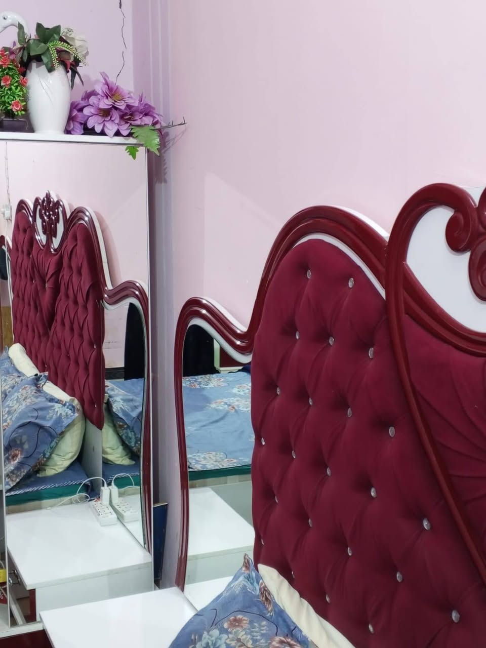 غرفة نوم أنيقة ومرتبة، مناسبة للعرسان ✨
💰 السعر: 750,000 دينار عراقي وبيها مجال 
📍 الموقع: محافظة ذي قار – مركز الناصرية 📞 للاستفسار والتواصل: *********** 
التوفيق للجميع

