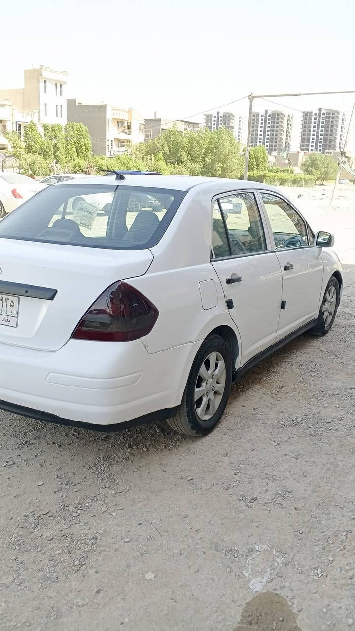 نيسان فيرسة 2009
رقم بغداد  تحويل مباشر 
بيها كم قطعه ابيع حزام بدون دواخل 
تكم وقماره مابيهن صبغ
سياره كير مكينه مكفولات 
تبريد شغال 
تخم تاير جديد 
باتري جديد 
داخلها نضيفة
ادامه جديده
 كلهن عل ايدي 
السعر 55
للاتصال ‏‪***********متواجد واتساب
