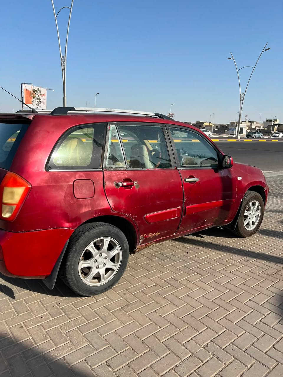 شيري تيكو ٢٠١٣ محرك وكير مكفول  تخم تاير جديد حدادية جيدة تبريد ثلج معروف تبريد التيكو  السيارة جاهزة من كلشي ما عده البدي بيه خياس قليل كما موضح بالصور رايدها ب٤٠ ورقة  وبيها مجال  رقم بصرة للاستفسار الاتصال على الرقم ***********
