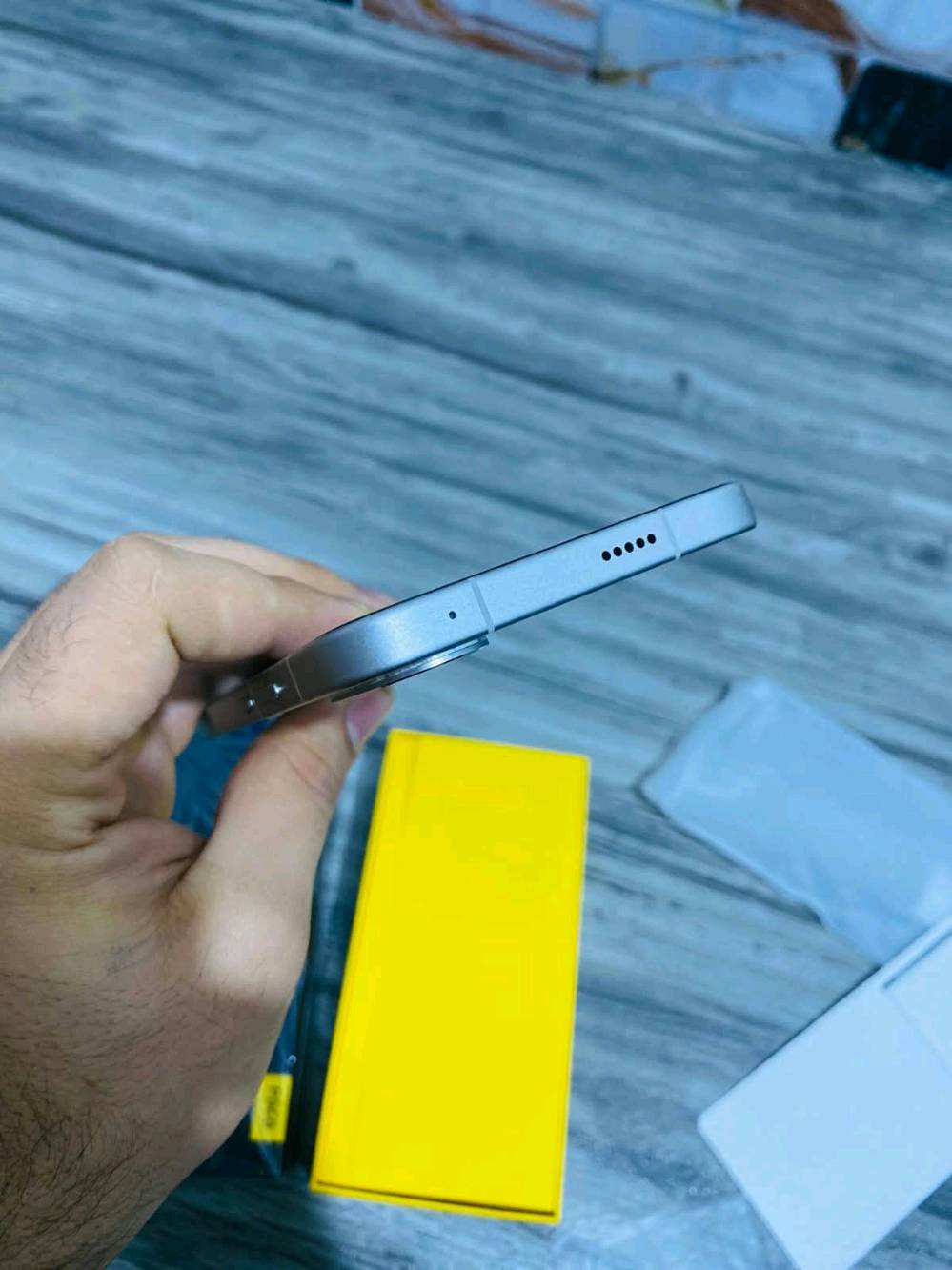 سلام عليكم 
وحش العاب
Poco X8 Pro Max 
لون ابيض بوضع الوكالة الملحقات مامفتوحة  ويا كفرين 
سعة التخزين: 256
المعالج: Dimensity 9500s مخيف 
بطارية 100دورات الشحن 10 
سعة البطارية 8500
 جديد إستعمال 20 يوم 
بيع او مراوس عدا الايفون 
بغداد زعفرانية 
***********