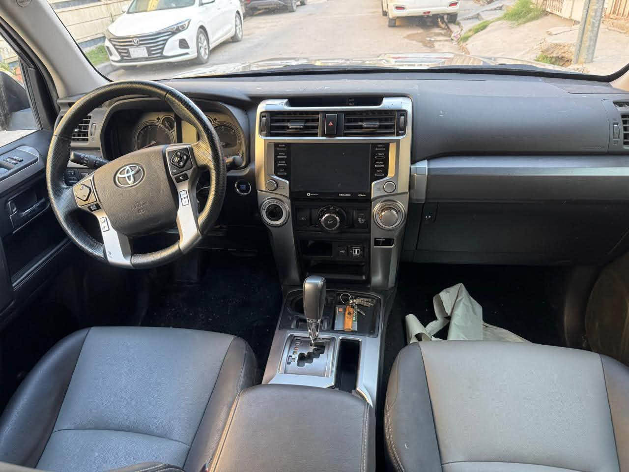السلام عليكم

🚗 تويوتا فورنر (Toyota 4Runner SR5) موديل 2023 - وارد أمريكي 🚗

بيع فقط بدون مراوس
~ محرك 6 سلندر  / V6  4000

~ فئة SR5 فول موصفات 

~ بصمة ابواب وتشغيل

~فتحة بالسقف

~ تو ويل

~ شاشة كبير  كاميرة دوار 

~ كاميرة خلفية 

~ داخل جلد اسود

~ رادار أمامي وجانبي

~ كشنات كهربائية 

~ كشن جلد 

~تحديد سرعة 

~تحكم ستيرن 

~ حجم تايرات ١٧

~ويل كب ودواسات 

~جامه خلفية تصعد وتنزل مضللة

~ (7) سبعة راكب 

وبعد بيه موصفات

~ ماشي 9 الف

~ سعر  ( 28,500 )$

العنوان / بغداد / الدورة 

رقم الهاتف : *********** 
ملاحظة/
السيارة مصبوغة عام تبديل باب الصدر فقط وكما مبين في صور الحادث وايضا صورة للسونار مشتغليهة شغل جدا محترم ومضبوط صفحة السايق كلير فقط من امريكا 
يدة باب السائق متفتح عن طريق اللامس بس تقفل عن طريق اللامس
المرايات الجانبية ما بيهة كلوب مال الرادار
الجامة الخلفية مال الصندوق يحتاجلهة ترتيب لان تصعد وتنزل بطيء
