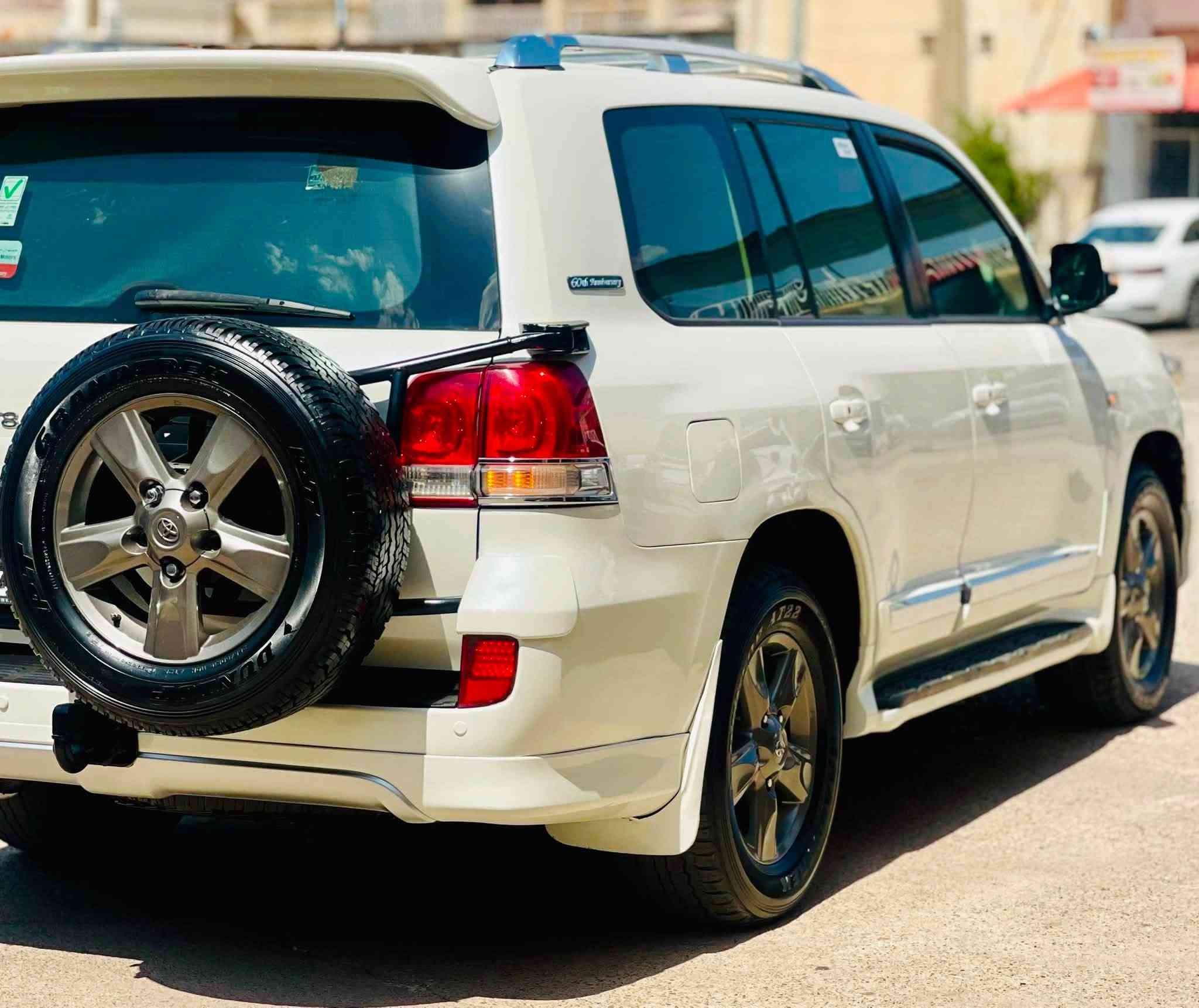 سلام عليكم 

سياره لاند كروز موديل 2011 VXR V8 فوول 
مواصفات فول دبل سبير سلايد
سيارة بدون صبغ 
سيارة كير محرك شرط 

فول مواصفات 1/1

حساس امامي

حساس خلفي

بصمه تشغل عند بعد 

بصمه اوبواب خمسه 

فتحه سلايت

كشنات جلد اصلي

كشن كهرباء اتلاث حركات

محرك V8 

تشغيل عن بعد

8 ايرباك 

زراكات لايت 

مثبت سرعه 

سبعه راكب 

ثلاث قطع تبريد 

تحكمات ستيرن كامله 

وباقي مواصفات معروفه 

سيارة رقم اربيل رقم سنوي جديد 

مكان سياره عقره 📍

رقم تليفون واتساب او فايبر الاستفسار ☎️

***********
