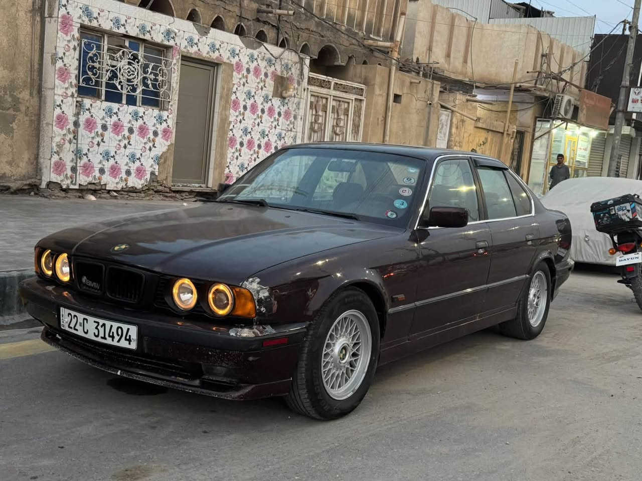 بي ام اصل 520 محرك 525 محرك وگير وأكسل بشرط اكسل خفيف تبريد امامي خلفي كهربائيات كلها كامله 
سلايد روف شغال ABS البريك شغال 
بيها معجون بالمدگر والبنيد قليل حيل 
تخم تاير جديد 
راديتر جديد وماء اصلي 
تغليف ارضيتها مانع للصوت الارضيه كلها 
ترايها وين ما يعجبك 
ملاحظه ( بشرط المداور صاحبها يريد يداور )
السنويه صار سنه صاقطه 
عنوانها ناصريه - سوق الشيوخ 
هاي كل التفاصيل سعرها 37 وبيها مجال حگ الجيه 
***********
