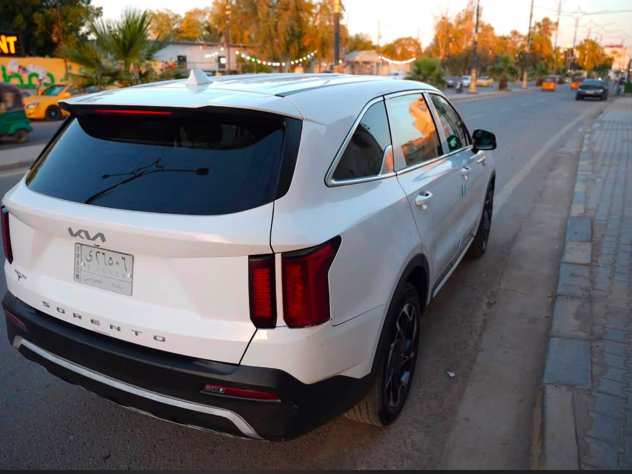 � للبيع: كيا سورينتو 2022 وارد أمريكي 🇺🇸 فئة LX
🔹 اللون: أبيض
🔹 الممشى: 33 ألف ميل
🔹 رقم: بغداد

🔹 محرك 2.5 لتر 4 سلندر
🔹 قير أوتوماتيك 8 سرعات
🔹 7 ركاب (3 صفوف)
🔹 شاشة 8 إنج + Apple CarPlay + Android Auto
🔹 كاميرا خلفية
🔹رادار امامي 
🔹تحديد مسار 
🔹تحكم ستيرن 
🔹4 وضعيات قياده
🔹 تخم تاير جديد باتري جديد
🔹تاريخ إنهاء السنويه 2028 السياره بأسمي مشروع وطني 
🔹 السيارة نظيفة وجاهزة للاستخدام أي نقص ما بيهه 
حادثهه خفيف صور الحادث ع الخاص 
علماً ان رقم السياره الماني قبل كم يوم بدلته

📞 الاستفسار الاتصال على الرقم 
***********
