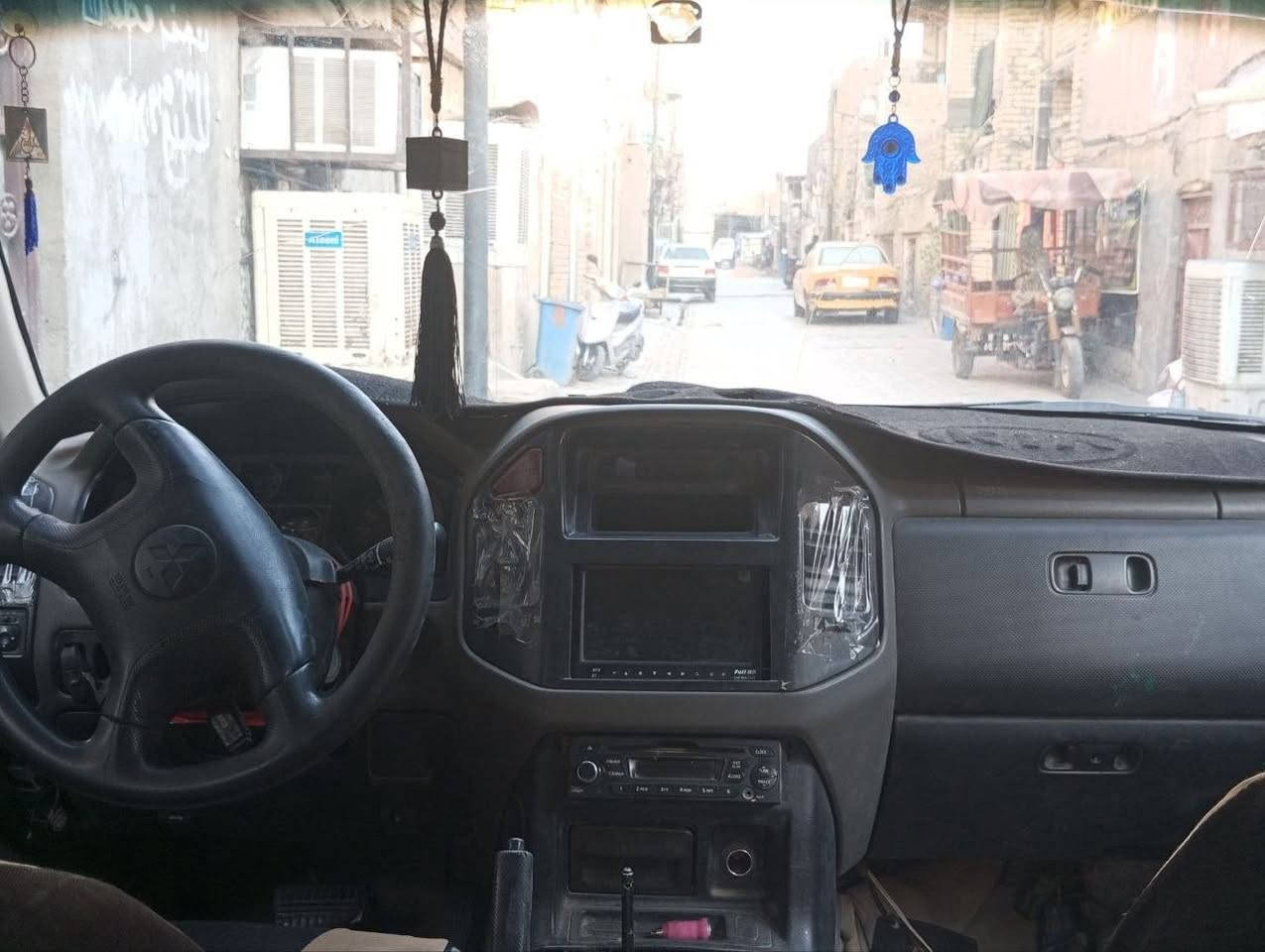 السلام عليكم
باجيرو 2001 رقم بغداد مكينه وكير vtt مصبوغه عام 
***********
