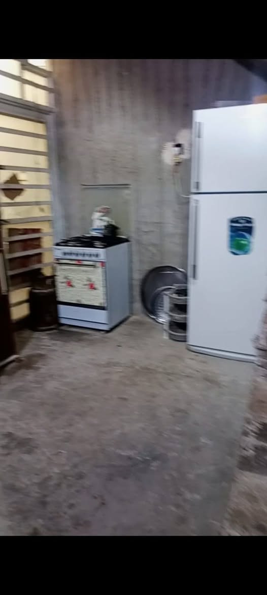 عندي بيت 70 متر طابو زراعي عمود 110يم الجسر صب فوك وجوه ولبناء طابوق غرفه ومطبخ وستقباله  وحمام جوه وتواليت بره السعر  27وبي مجال مكانه بشارع تلعفر يم السوك ***********
