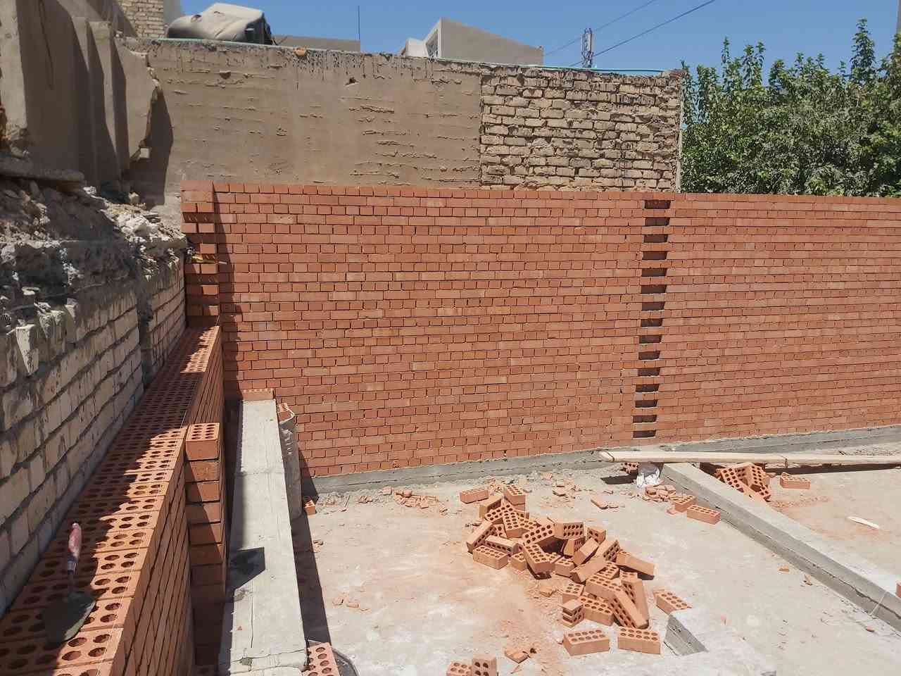 خلفه ابو جعفر • بنّاء عدّة • مقاول