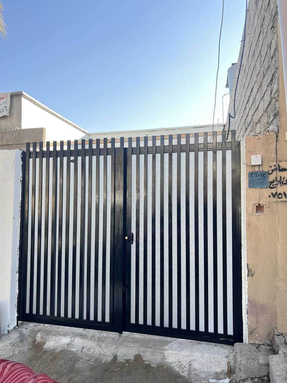 للبيع بيت تجاري موقع مميزيصلح مدرسه اهليه او مجمع طبي في منطقه الزنجيلي المساحه ٤٢٥ واجهه بيع نص بيت اوكامل ١٧ عمق ٢٥ للاستفسار الاتصال  بالارقام التاليه ***********يصلح بيت سياسي
   ***********
