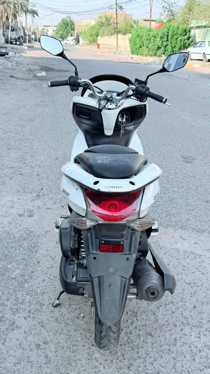 السلام عليكم…🧿
pcxجيل اول1️⃣

مكينة125

مكفولة كفالة عامة🔑

ماشيه 27الف 

دهن امزويل🛢️

بانزين محسن⛽️

جيب فيتر وافحص🔩

لونها ابيض صدفي💎🤍

العنوان بغداد 📍

شارع فلسطين 

الرقم***********

السعر💵(1550)$
