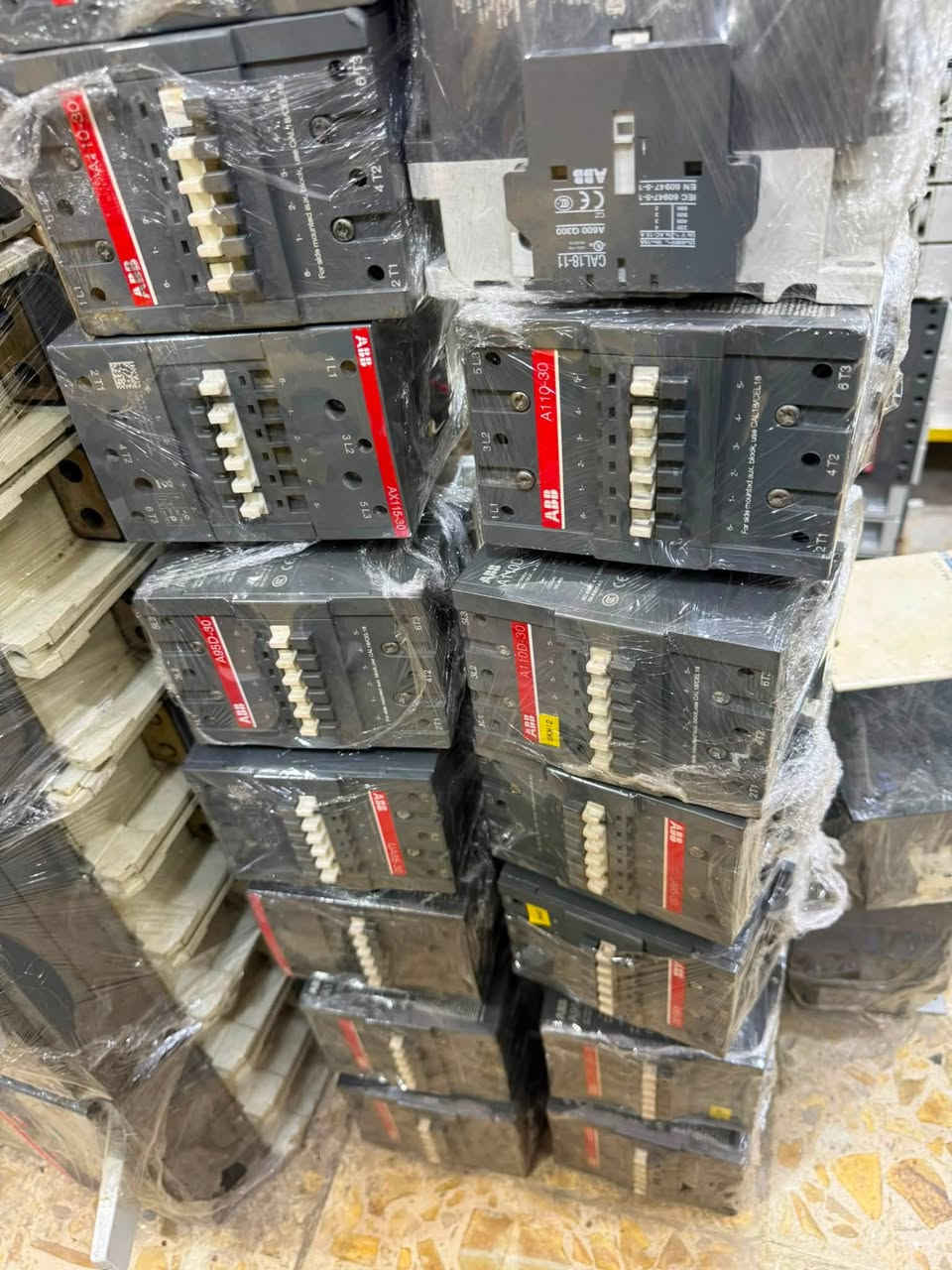 متوفر كونتكترات ABB🆎
الامبيريات المتوفرة 
145A
200A
250A
350A
500A
700A
للطلب والتواصل على الواتساب ***********📞
***********📞
