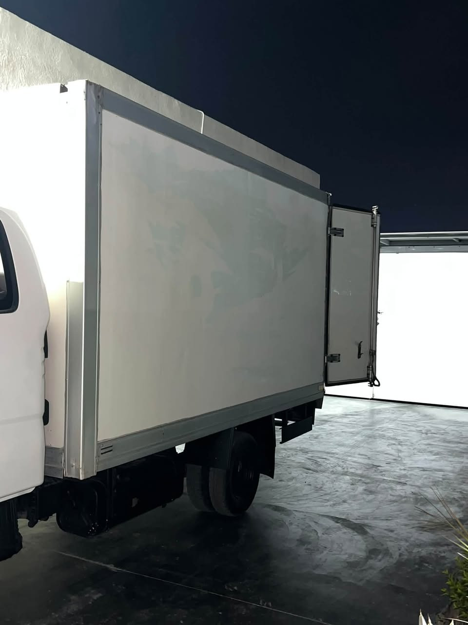 بوكس حافظة مال كيا فحل 4000للبيع نظيف جداً للاستفسار ‭ ***********‬
