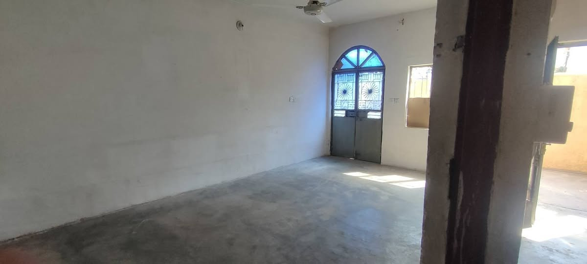 مشتمل للايجار
في تكريت حي الزهور 
قرب قاعة الشهيد ليث خلف اسواق عبيدة 
 مطبخ+ صالة+ غرفة  1
تواليت خارجي 
سعر الايجار 250
للاسفسار ***********
