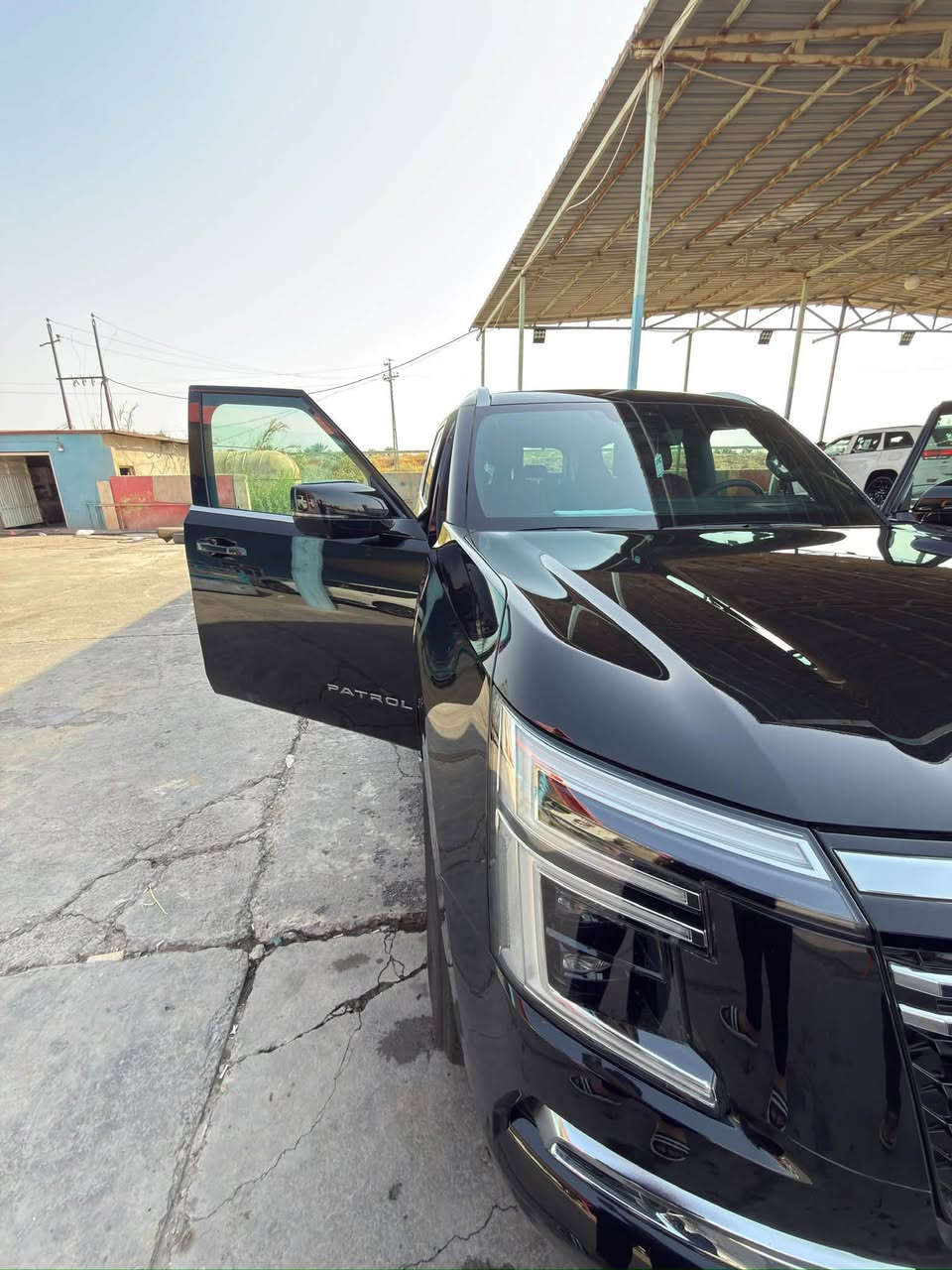 للبيع
نيسان باترول بلاتينيوم 2026 تنفس طبيعي
الممشى 3000كم مغلفه ppf ضمان 10 سنوات
ظمآن شركة نيسان السور 
المواصفات:

 • القوة: 425 حصان
 • العزم: 700 نيوتن متر
 • قير أوتوماتيك 9 سرعات
 • دفع 4WD
 • حقن مباشر للوقود
 • خزان وقود 97 لتر  
             بانوراما
             كراسي كهرباء مساج وتبريد وتدفئة
              اضاءة داخلية 
               شاشات خلفية
                تشغيل عن بعد 
             سياقه اليا 
             نضام تحذير الخروج من المسار 
             نقاط عمياء 
             كاميرات 360 
             اوتو بارك
              اوتو هولد 
              6 وضعيات قيادة 

شاشات Monolith كبيرة، والفئة العليا تأتي بشاشة 14.3 إنش
 • نظام صوت Klipsch بـ12 سماعة
 • مقاعد جلدية فاخرة؛ والفئة الأعلى Platinum+ تضيف الجلد المبطّن
 • تبريد/تدفئة وذاكرة للمقاعد حسب التجهيز
 • شحن لاسلكي
 • فتحة سقف بانورامية
 • باب خلفي كهربائي بتحسس الحركة
 • مرآة خلفية ذكية بدون إطار 

جنوط 22 إنش Machine Cut
 • تعليق هوائي Adaptive Air Suspension
 • نظام e-Damper للتخميد الإلكتروني المتكيف
 • إمكانية تغيير ارتفاع السيارة حسب وضع القيادة
 • رفع السيارة تقريباً 50 مم في وضع الطرق الوعرة
 • Invisible Hood View لرؤية المنطقة أمام السيارة
 • Head-Up Display
 • إضاءة ترحيبية أسفل الأبواب
 • Adaptive Driving Beam  ￼
للاستفسار الاتصال على :
***********

🛋
