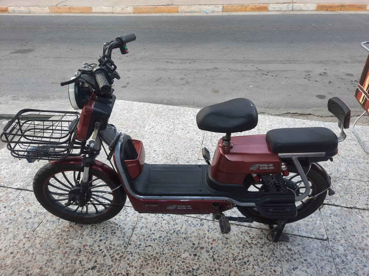 السلام عليكم 
.
دراجة شحن للبيع
.
حجم 20 
.
5 بطاريات دبل كبار جداد
.
دراجة كامله ما بيها نقوصات
.
مكان دراجة موصل حي الحدباء 
.
سعر 300 وبي مجال 
.
للاستفسار  ***********
