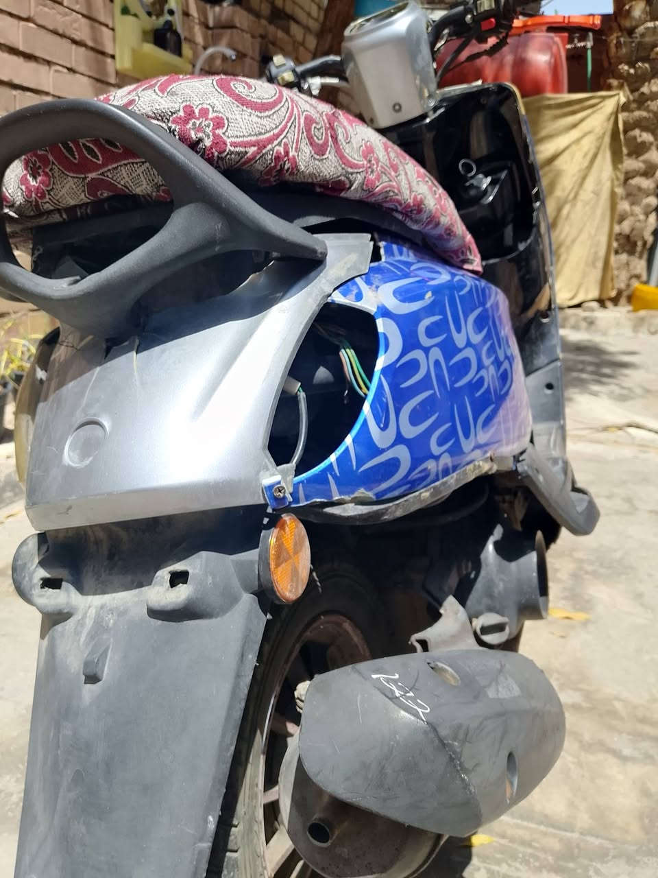 السلام عليكم بوليس صيني للبيع كلشي مابيه للستفسار على الرقم 225وبيه مجال  ***********
او المراسله خاص
