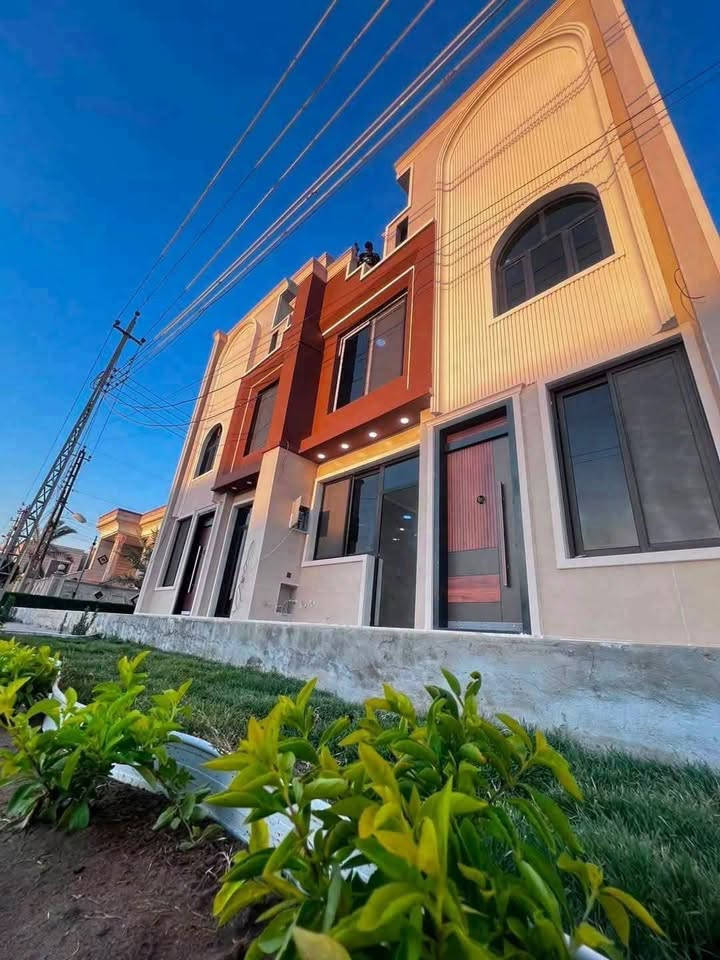 تونات للبيع العدد 2  مساحة 50 متر الضباط مجاور مجمع الرتاج السكني 📍الواجهة 6,5

▪️ يحتوي العقار على مدخلين // 

▪️غرف نوم 🛌 3️⃣ +صحيات العدد 2️⃣ 🚾 // 

▪️صالة 🛋️ + مطبخ 🍳 // 

▪️بناء حديث غير مسكون 💯🏗️🔨 // 

▪️نباع واحد وباقي واحد ☝️ سعر مناسب جدا // 

▪️موقع حلو و مميز عرض شارع 15 متر 

▪️مربع الضباط حي جهاد 📍مجاور مجمع الرتاج 

▪️السعر والاستفسار // *********** //

▪️العدل للعقار //

