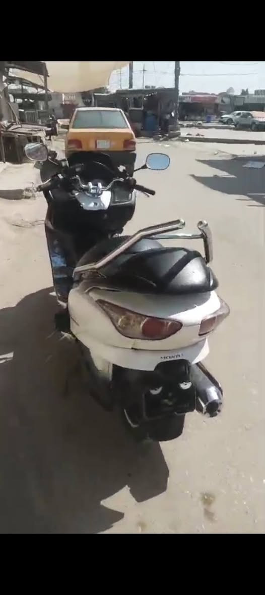 السلام عليكم شباب للبيع فورزه 09 عميه
دراجه ما مفتوحه كهربائيات كلها شغاله كفراتها نضيفه مثل ما واضحه دراجه كامله شراي يتصل ع الرقم ***********
