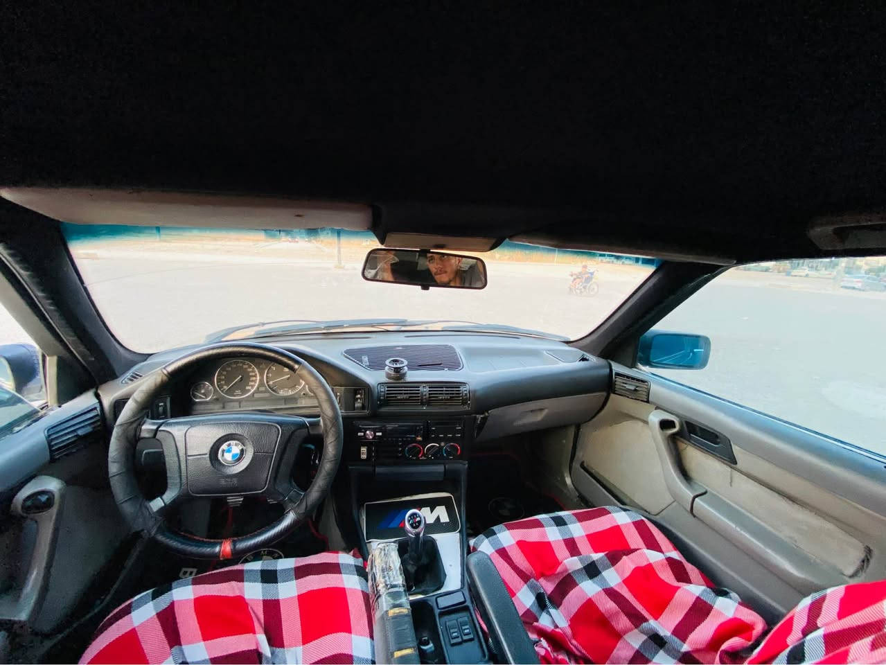سەرەتا بەناوی خوای گەورە بیئێم مۆدیل1993
525گێر حادی .٢جام کارەبا رەنگ زەیتونی.لەیت القە .دحامی ئێم گێج ئێم ) پێشی دحمی نیە پشتی دحمێکی هەیە مەکینەی وەک سحات ئیش دەکا بەس نەرمە دوکەڵی هەیە گێر و مەکینە بەشەرت تا بڵێی جوانە لە رەسم جوانتر نەبوو مەیبە سەیارەکە اوەلیاتە سەنەوی اسڵی خۆی لەگەڵە ..سحریشی ٢٩ وەرەقە و محامەلە شوێن هەولێر .تەفاسیلی سەیارەکەم کامل نوسیوە شوێن هەولێر ژ م *********** أربيل, العراق
