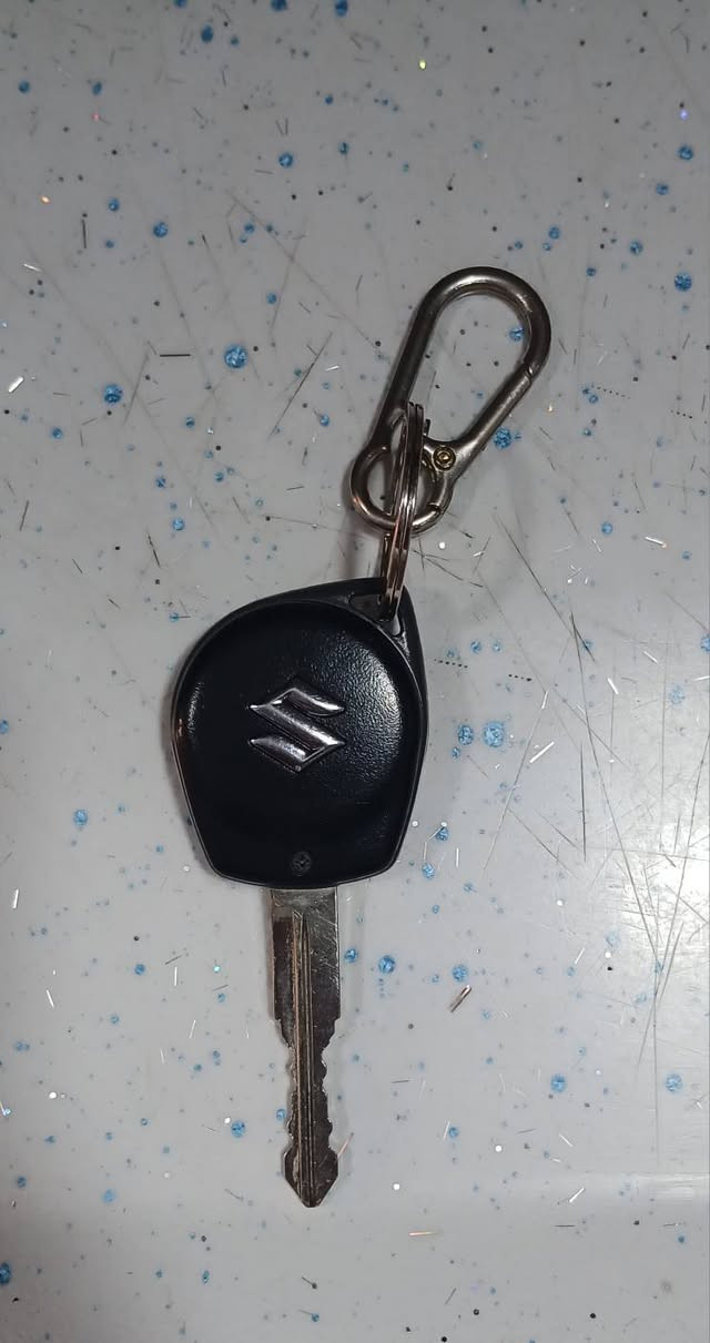 << شركة سازوكي >> SUZUKI // ياباني شكل جديد... سعر مناسب لسيارة (( 92 ورقة)) فقط لشراي.
-أتصال علرقم ***********
-موديل السيارة[[ 2023 ]] ...سيارة سحب شركة/زيرو/ كلين تايتل مواصفات خليجي بدون صبغ ماشية فقط (( 12 )) اثنا عشرا الف كيلومتر حقيقي فقط يعني بعدها زيرو والسيارة مرقمة شمالي (( رقم سليمانية دولي )) جديد خمس أرقام وحلو وشرط التحويل. 
-لون السيارة مميز (( سلفر )).
- مواصفات السيارة خذمات خليجي داخل سيارة مطعم رصاصي وأسود وبرونزي... كير اوتوماتيك..مكينة ياباني علبلاد أقتصادي..تدفئة..تبريد ثلج..شاشة اندرويد بلادي مواصفات خاصة..تحكمات أستيرين كاملة المواصفات..بلوثوث..جامات كهرباء..مانع تزحلق..اي بي أس..كاميرا بلاد..حساسات خلفية بلادي..ستوب لايت..بلاجكتور..مرايات كهرباء..أشاير بجاملخ..أسبير جوكر علشركة...ويل كروم أسود بلاد شركة حجم اطارات 15 جديد..سويج جداحة عدد2 قفل مركزي نظام سنتر لوك..أطفاء ذاتي عند توقف سيارة/مواصفات رادار..مانع ضباب..نظام أيرباكات علبلاد...يو بي أس...غراض بلاد شركة بعدها بيه... لاواصق ولايلون ولزكات شركة بعدها بية.
-مكان سيارة كركوك. كركوك, العراق
