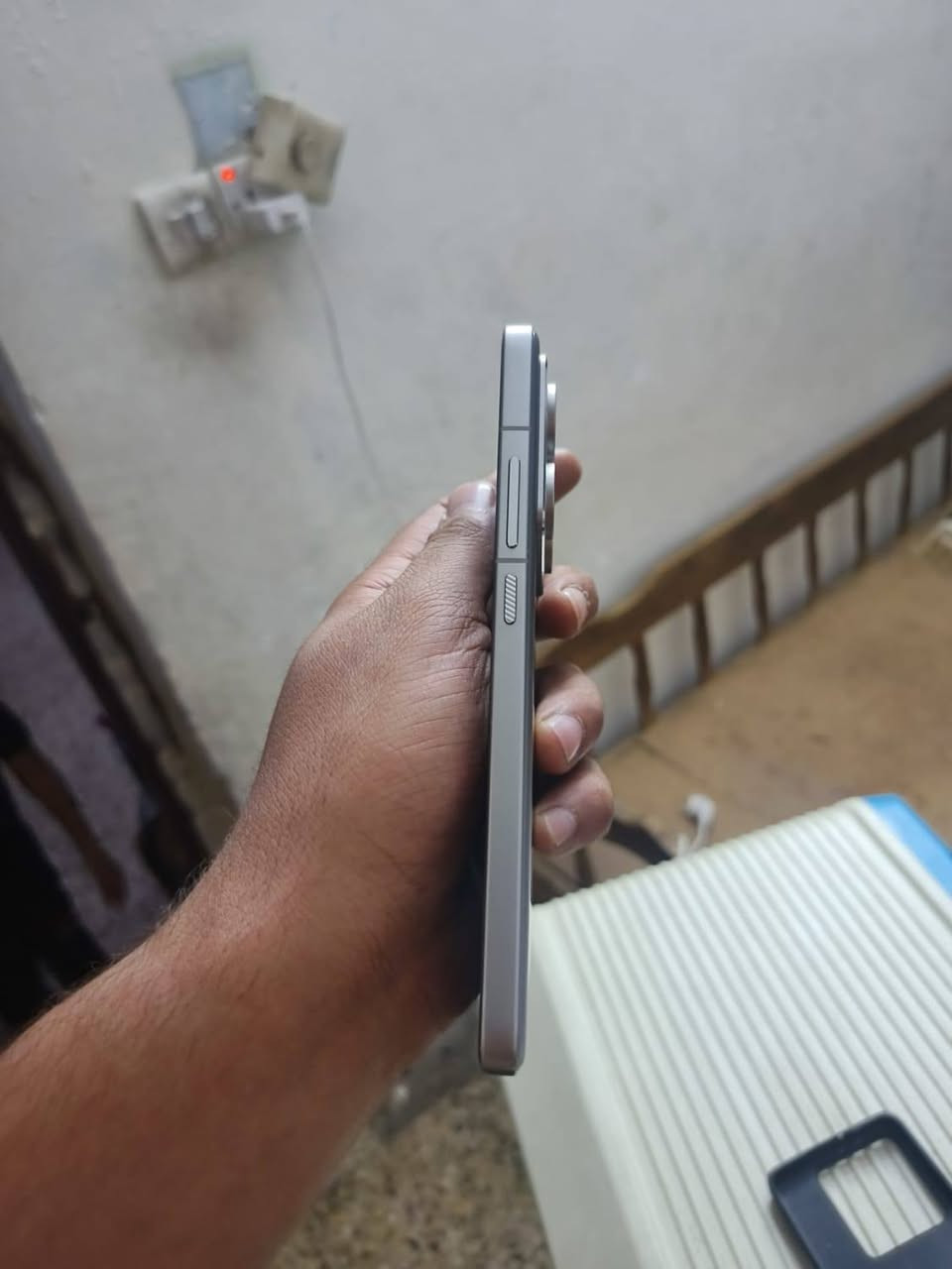 شاومي 14 تي برو 
الجهاز بحاله الوكاله 

Xiaomi 14T Pro

• شاشة AMOLED مقاس 6.67" بدقة 1.5K وتردد 144Hz

• معالج MediaTek Dimensity 9300+ الرائد

• كاميرات Leica: 50MP + 50MP + 12MP

• كاميرا أمامية 32MP

• بطارية 5000mAh / نسبه البطاريه 93

• شحن سلكي 120W + شحن لاسلكي 50W

• مقاومة ماء وغبار IP68

• بصمة مدمجة بالشاشة + سماعات ستيريو Dolby Atmos

السعر : 525 او مراوس  

رقمي متواجد 

مكاني بغداد الحريه  , ***********
