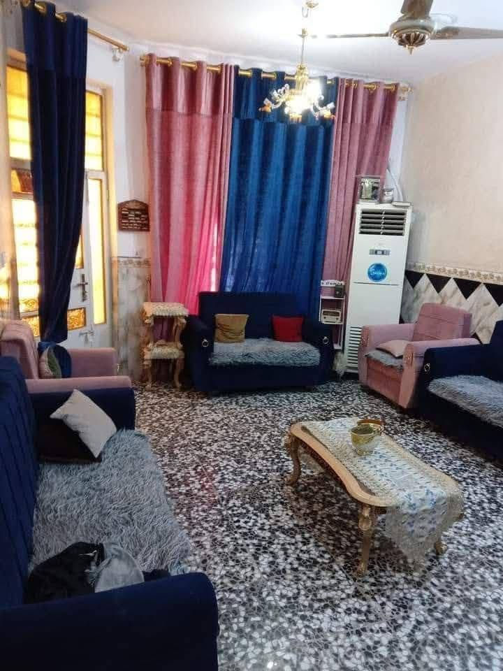 بيت طابقين للبيع المساحة ١٠٠ متر الواجهة ٨ متر النزال ١٢ الطابق الأرضي استقبال ٤×٧ مطبخ مفتوح غرفة نوم ٤×٤ حمام داخلي وحمام خارجي
الطابق الثاني غرفة ٤×٧ و غرفة ٤×٤ و حمام  عالي على الشارع مكان الشعلة على الغربي فرع حسين كابريتر قبل النهر البيت زراعي سند ٢٥ للبيع أو مراوس رقم هاتف *********** امير

بيت طابقين للبيع المساحة ١٠٠ متر الواجهة ٨ متر النزال ١٢ الطابق الأرضي استقبال ٤×٧ مطبخ مفتوح غرفة نوم ٤×٤ حمام داخلي وحمام خارجي
