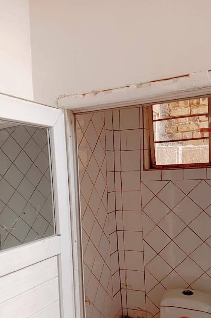 بيت للايجار المساحه 200متر يحتوي على 4غرف نوم وكلدور وصاله ومطبخ ومجمعات صحيه العنوان 📍 بابل شارع ٨٠مال كربلاء حي الاساتذه قرب المستوصف للاستفسار اكثر الاتصال على الرقم التالي 📞🌹 ***********🌹
