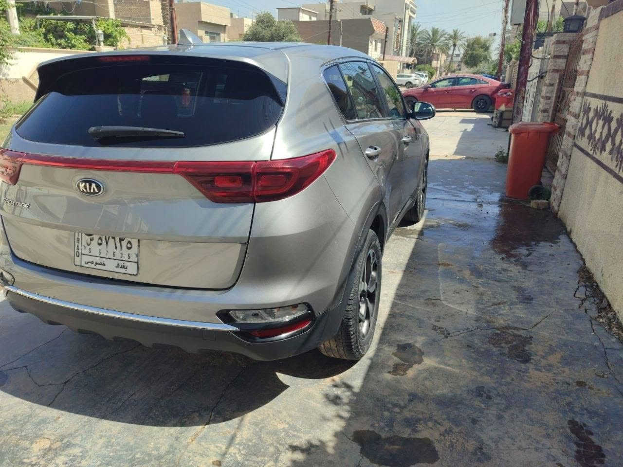 السلام عليكم 
كيا سبورتج 2021 LX
السيارة نضيفة و عملية مال بيت 
صور الحادث موجود بالمنشور 
السيارة كاملة 
تجي دفع رباعي 
كراسي مخمل يدوية 
مكينة 2400 gdi تنفس طبيعي 
الممشى 54 الف ميل 
ويل 17 
(بيها اثر حالوب بسيط في العراق )
السعر 155 و بيها مجال بسيط جداً 
مكاني بغداد العامرية 
للاستفسار 
***********
