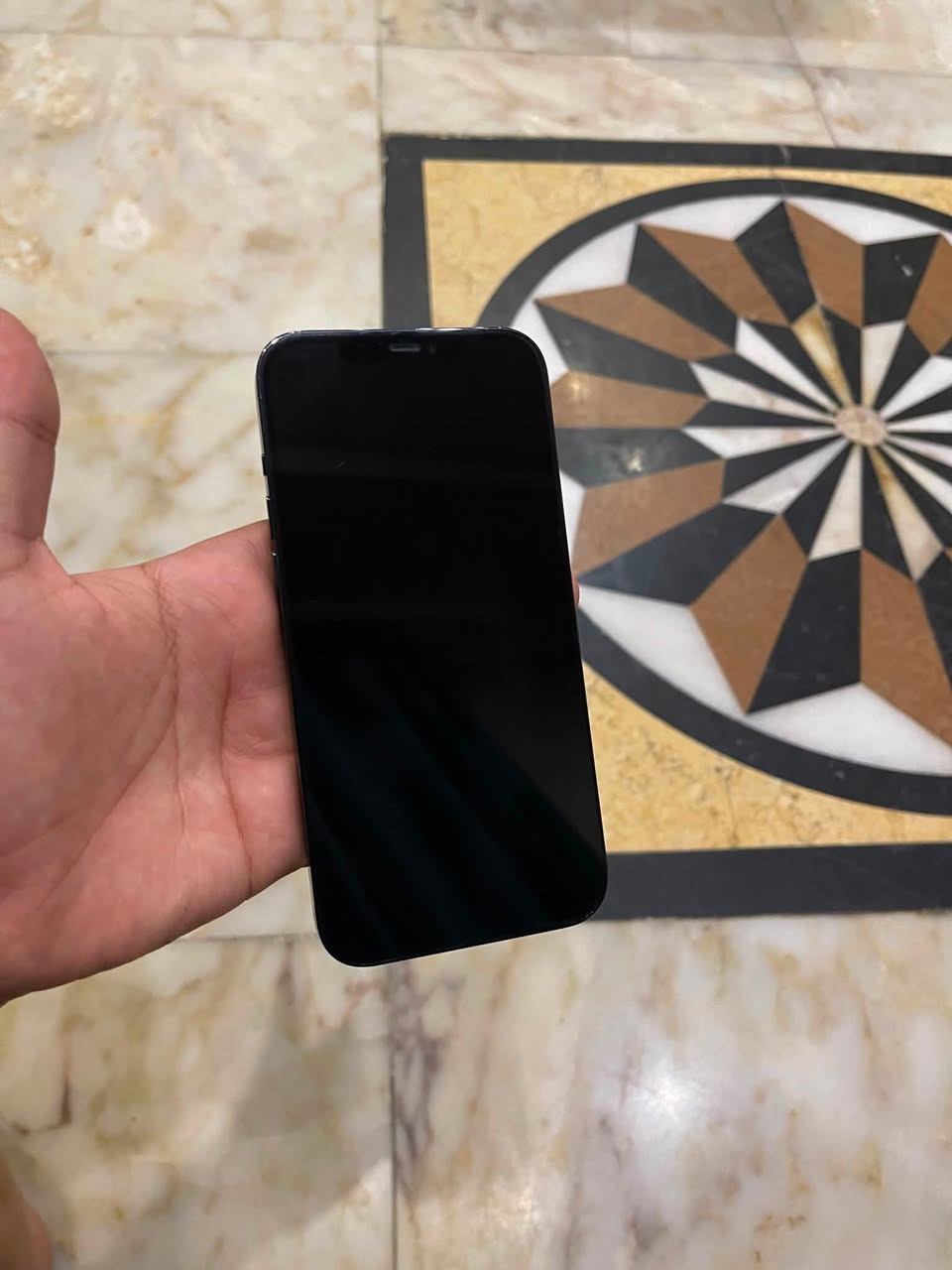 ايفون 12pro max ذاكره 256 بطاريه 78 شرق اوسط الجهاز نضيف الله شاهد السعر 530 وبي مجال بسيط للشراي يجي واتس ***********
