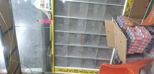 للبيع ..
السلام عليكم..فنتريات عدد4الارتفاع 2م متر والعرض نص متر الداخل 30سنتم مع كصة دنكة2.5متر  مع ميزكاشير 3م مع عارضة كرزات 3م20 خانة شغل درجة اولى +ميوز جدارية سعودي ثقيل   6 متر وميزوسطي وجهين 5..
للمعلومات الاتصال على 
***********
***********
