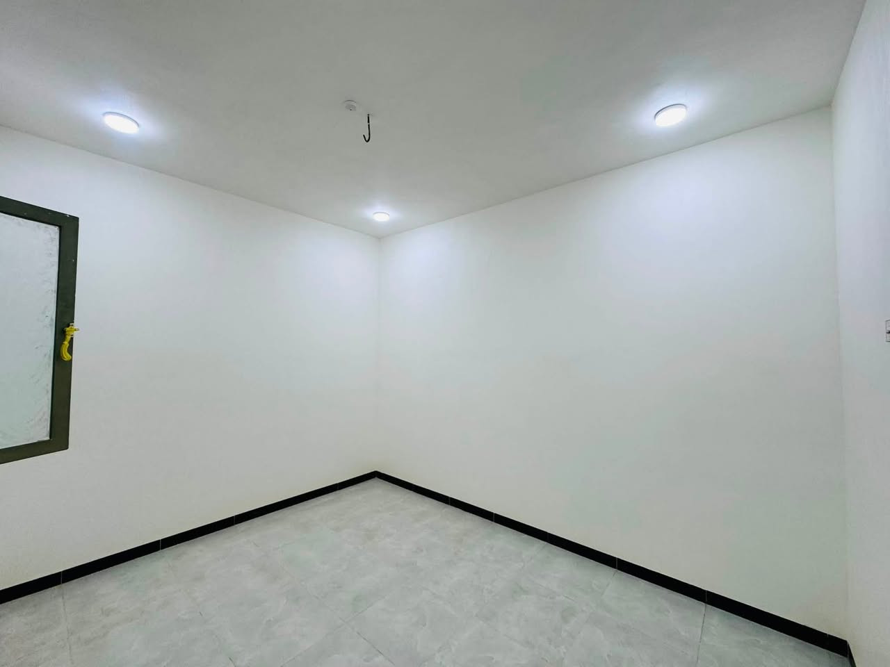 🏠بيت للبيع بيت طابو صرف سند حر 🏡

📐 100م مربع – نجف / حي النداء المنطقة ٨٦قريب عله شارع المجمعات 

⬇️مقابل مجمع كرار قريب عله الكرار  

🏠 غرفة، صالة، استقبال، مطبخ

🚿 صحيات (2) + مكشوفة

⚡ جميع الخدمات متوفرة

💰 السعر مناسب :88 وبي مجال 

🏠طابوك جمهوري 

📜صب كونكريت 
 لاستفسار 📞***********
