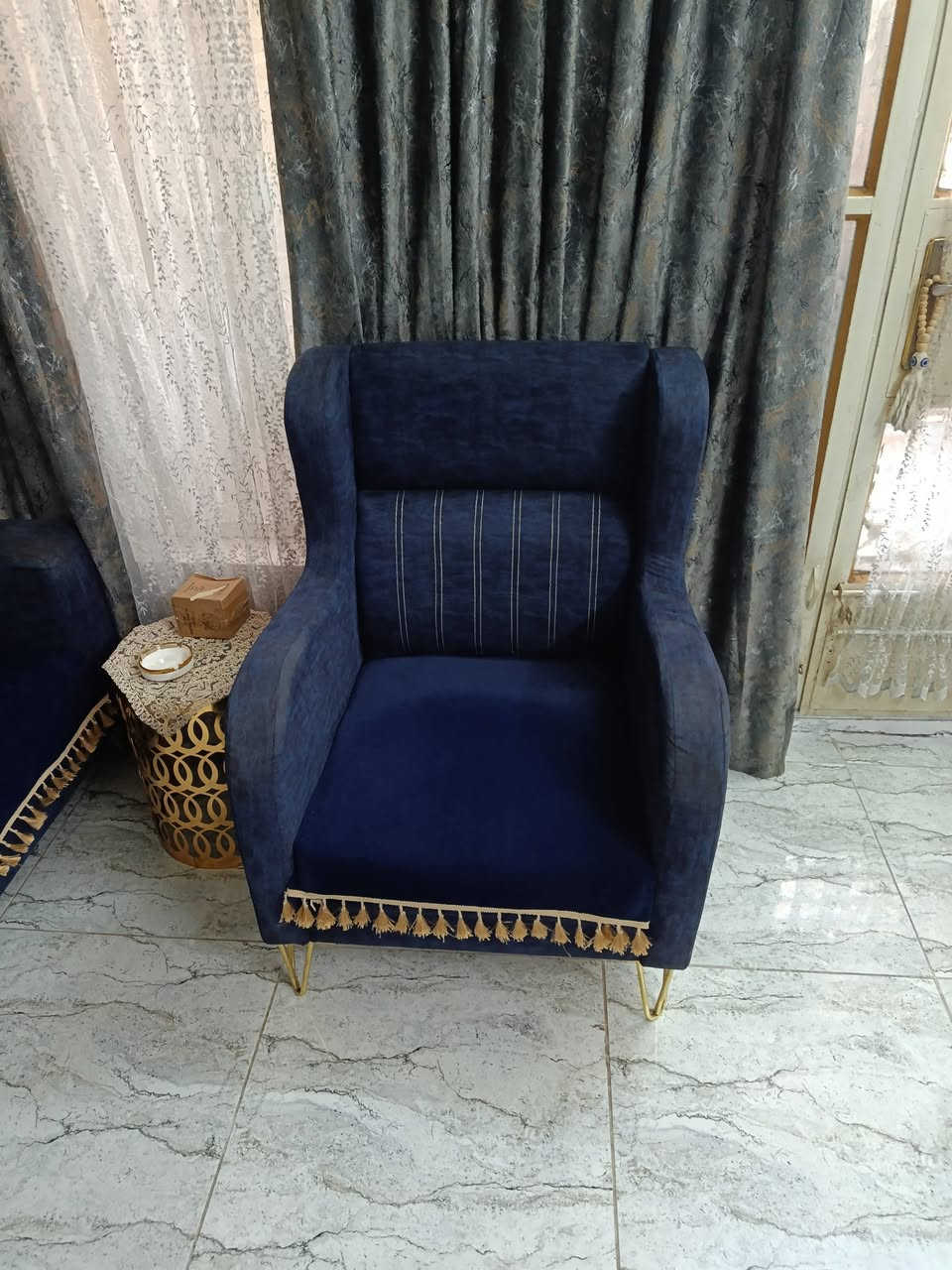 عندي غرفه نوم مصري ٥ قطع بدون ضرر مع دوشك هديه ب٣٥٠ وبيها مجال وتخم ٨ مقعد معمل الشمال مع تلبيسه جديده وكوشات ب٣٢٥ وطبله وسطيه ب٣٥ مكاني بغداد الوشاش متواجد واتس***********
