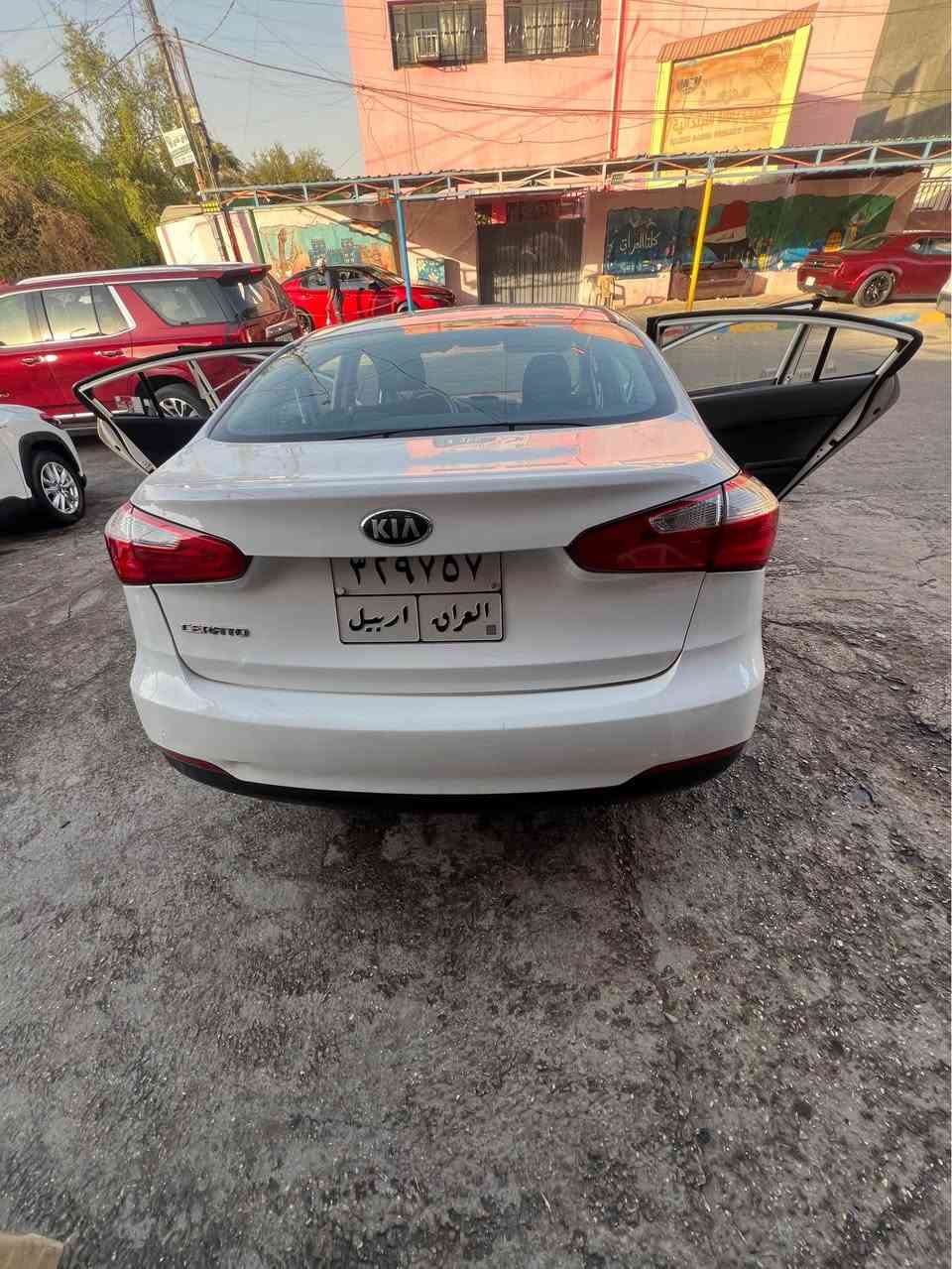 كيا سيراتو موديل 2014 خليجي 
بيهة طختين بالهلال الخلفي وحدة مصلحة وثانية على حطتهة طخات بسيطة وموضحة بصورة
للاستفسار *********** بغداد, العراق
