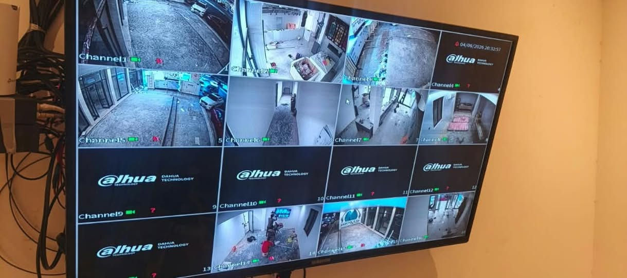 📹 تنصيب وبرمجة كاميرات المراقبة باحتراف

🔹 كاميرات داخلية وخارجية
🔹 أنظمة DVR / NVR و IP
🔹 مشاهدة مباشرة من الموبايل
🔹 ضبط وبرمجة المنظومة بالكامل
🔹 صيانة ومعالجة الأعطال
🔹 تجهيز وتنصيب للمنازل والمحلات والشركات والمجمعات السكنية
🔹 وضوح عالي وتصوير ليلي

شغلك وأمانك… خلّه بأيدٍ تعرف شلون تشتغل. 🔐📹

نص مكتوب في الصور:
- أبو اسينات سينفتي
- لأن أمنك... أردويتنا
- شغل الكاميرات
- بأعلى جودة واحترافية
- حماية تدوم .. واطمئنان كل يوم
- كاميرات عالية الدقة
- جودة صورة فائقة الوضوح
- متابعة من الهاتف
- أينما كنت... لحظة بلحظة
- رؤية ليلية متقدمة
- ووضوح تام في الظلام
- تركيب وصيانة احترافية
- فريق فني مختص بخدمتك
- ضمان 5 سنوات
- نخدم:
- البيوت
- المجمعات السكنية
- المحلات
- الشركات
- تواصل معنا الآن
- ***********
- بغداد - الشعب - التقاطع - الدرويش
- نوفر أحدث أنواع الكاميرات من أفضل الماركات العالمية
- HIKVISION
- alhua TECHNOLOGY
- UNV
- Tornado CAMERA
- التميز للانظمة الامنية
- ALTAMYEEZ
- SECURITY SYSTEMS