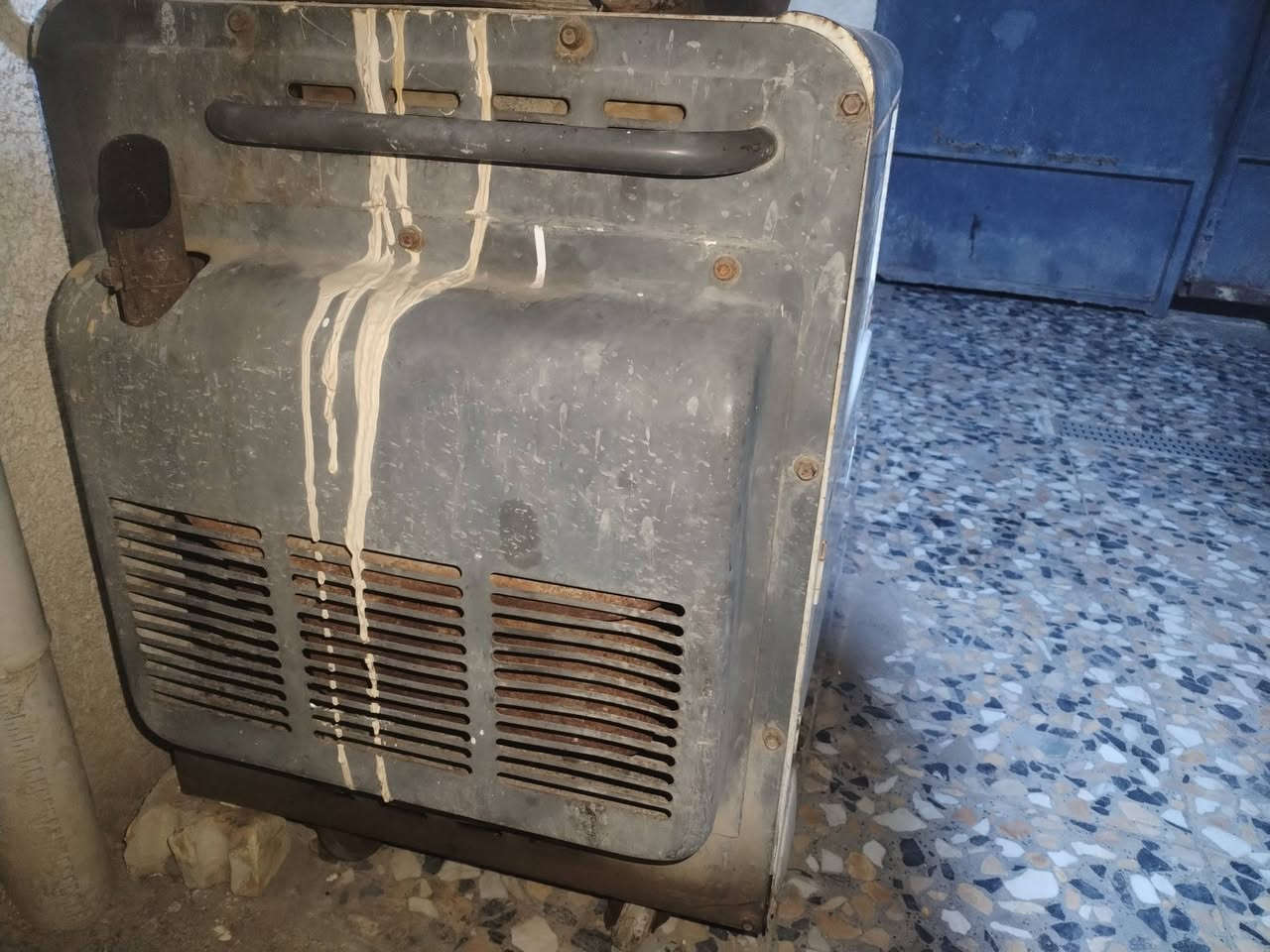 مولده دولفين  DG5000SE نضيفه مالت بيت كامله مابيهه نقص برغي تشغل 28 انبير مالت بيت أو اسواق تخدمه تشغل سبلت 
السعر ٤٠٠الف وبيهه مجال قليل
العنوان بغداد الباويه 
للاستفسار الاتصال على الرقم ***********
