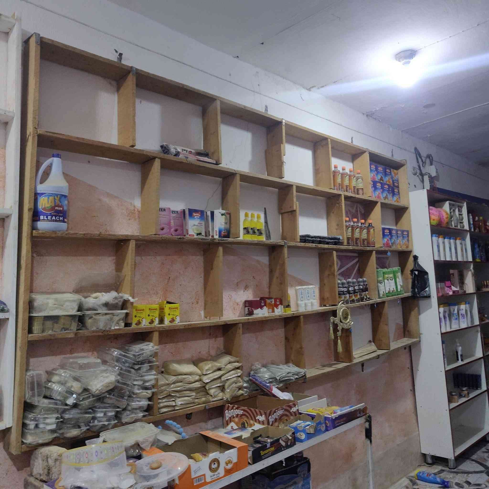غراض محل للبيع وياهن اثنين عارضات للاستفسار اتصال على الرقم ‏‪***********‬‏ او ***********
