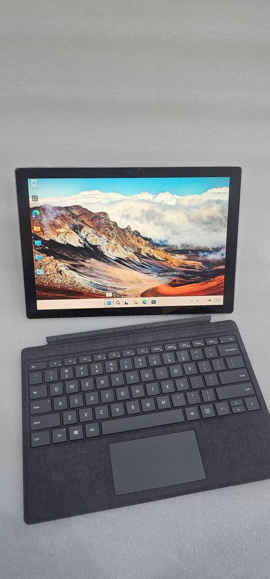 ✨ أناقة الـSurface… بحجم تاخذه وياك بكل مكان.

🔥 Microsoft Surface Pro 7+

━━━━━━━━━━━━━━━━━━

⚡ المواصفات:

• 🧠 المعالج: Intel Core i5 – الجيل 11
• 💾 الرام: 8GB
• 🚀 التخزين: SSD 256GB
• ⌨️ كيبورد منفصل

━━━━━━━━━━━━━━━━━━

💎 جهاز يجمع بين خفة التابلت وعملية اللابتوب؛ سهل للحمل، ومرن بالاستخدام، ومع الكيبورد المنفصل يصير جاهز للكتابة والعمل والدراسة.

🎓 للدراسة والمحاضرات
💻 للعمل والبرامج المكتبية
📝 للكتابة وتدوين الملاحظات
🌐 للتصفح والاستخدام اليومي
📂 للملفات والمهام

🚀 **Core i5 الجيل 11** مع **SSD 256GB** يوفر تجربة سلسة وسريعة للاستخدام اليومي.

✨ **Surface Pro 7+ — صغير بالحجم، كبير بالمرونة.**

━━━━━━━━━━━━━━━━━━
❗سارع بالحجز كمية محدودة❗
  💰 **سعر منافس!**

🚚 توصيل لجميع محافظات العراق
🛡️ ضمان 10 أيام
📩 للاستفسار راسلونا خاص أو واتساب على ***********
