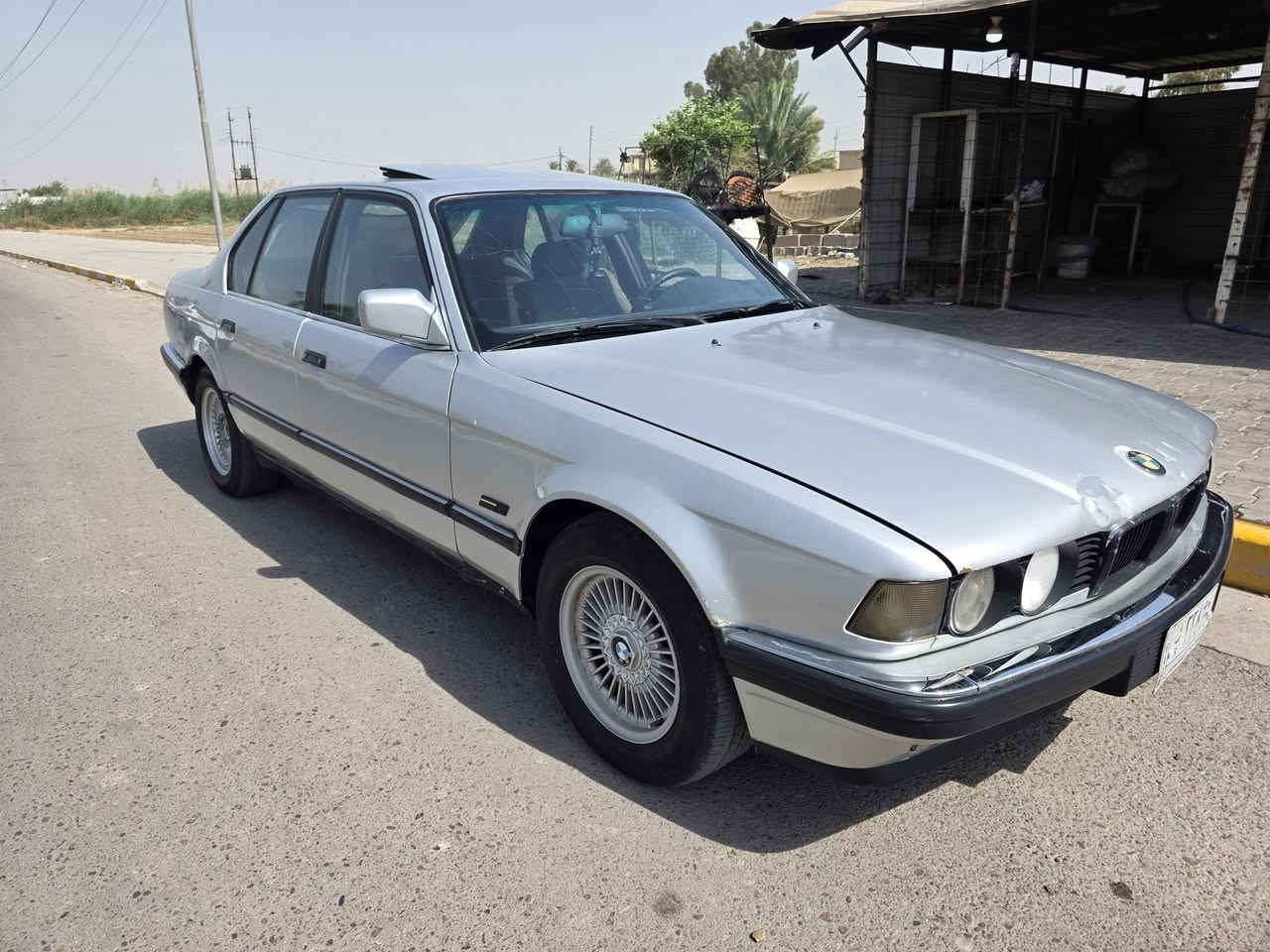 السلام عليكم
740 اصل  موديل 1992 محرك 4000 مسكر 8 سلندر بلادي انطي بي ضمان تنقيص تبخير ضعف  
كير شاده حاويه قبل 5 اشهر 
رقم انبار مشروط وطني بأي محافظه تتحول( شرط تحويل مباشر ثاني يوم )
سنويه ساقطه بتاريخ 20/6/2026
فول مواصفات 
دبل جام 
4 جام كهرباء يصعد شغال كله
سنتر لك شغال 
الجام والسلايت ينسدن من تقفل السياره بلادي 
كشنات كهرباء 
فتحه شغاله طكه وحده 
تبريد شغال شرط ثلج 
تخم تاير جديد كومفورس انتاج 2025 حته السبير جديد نفس الجواها
باتري جديد انديكو بعده بالضمان اقل ال6 اشهر 
داينمو 150 امبير جديده حاويه 
سلف جديد حاويه 
تخم قوايش ورولات للمكينه 
مروحه كهربائيه تشتغل من تحمه وتطفه حماوة ثابته شته صيف 
منضومه مي وراديتر جديد 
مسوي حمام للغرفه وتنضيف بأيدي ومنزل الصور
لايتات و بك لايت كله شغال 
مابيها كلوب محترك السياره 
ماسحات زراكات شغال 
سماعات ومسجل بلوتوث 
الصدر بحاله جيده مبدله جديد قبل ٤ اشهر  بس الامامي يراد بوش زيتيه تعبت شويه بس ممأثره ولا مبينه 
كاردن وشيال كاردن وصلايب وكوبلن حاويه مبدلهن
مسوي ادامه لمنظومه البانزين كامله نوزلات وبلكات وفلاتر وكلشي اذا ما تفر ويل علتبليط لا تاخذها 
صرفيتها كلش زينه واقل من ال6 سلندر تصرف 17 لتر كل 100 كيلو متر
مصبوغه عام وحلوة صبغتها بس ما مبولشه من مصبوغه وبيها شخوط وملاحظات بسيطه  
ضربتها بين الباب والجاملغ صفحة السايق ومعمره تعمير حلو وما مبينات والباقي مكفول من كلشي 

تخم دسكات ودهن بريك جديد والاي بي اس يرادله فقط الحساس الخلفي عكس السايق ويشتغل بلادي 

اقرة المنشور وشوف الصور زين رحمه على والديك وخابرني اذا اكو شي أضافي تريد تستفسر عليه 

السياره مال جناي وكامله وجاهزة من كلشي ومتعوب عليها 
السعر 55 وبي مجال 
مكاني بغداد ناحية اليوسفية القصر الاوسط 
رقمي 
***********
***********
بي واتسات
