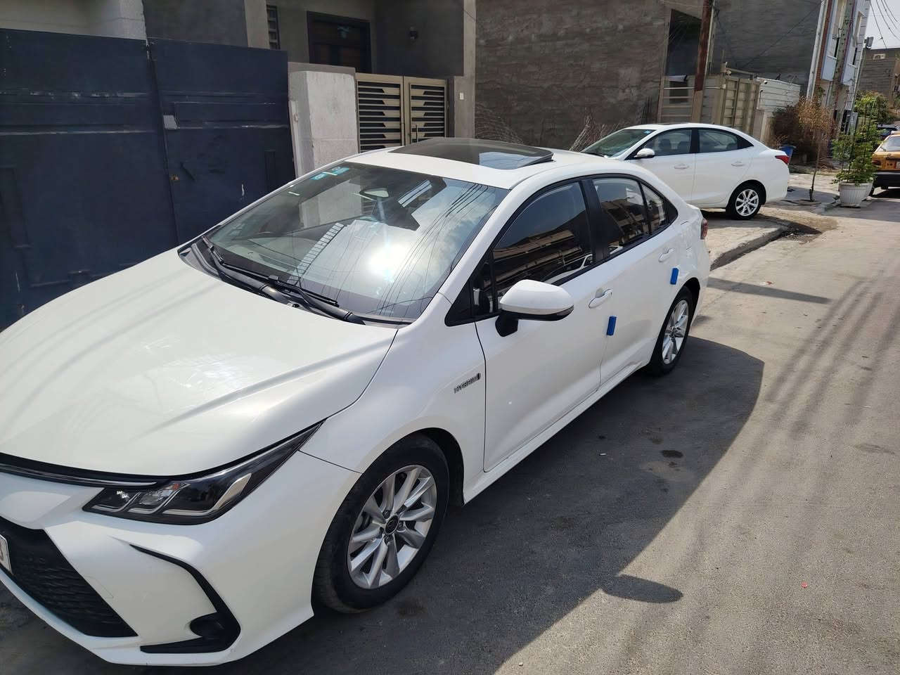 كورلا هايبرد موديل 2024 كفالة عامة من الصبغ بيهة بارد بسيط بل باب الخلفي واصبعين بل صندوق ماشية 28 الف سيارة جديدة تحويل مباشر السعر 148 مجال بسيط مكان السيارة بغداد حي العامل ***********
