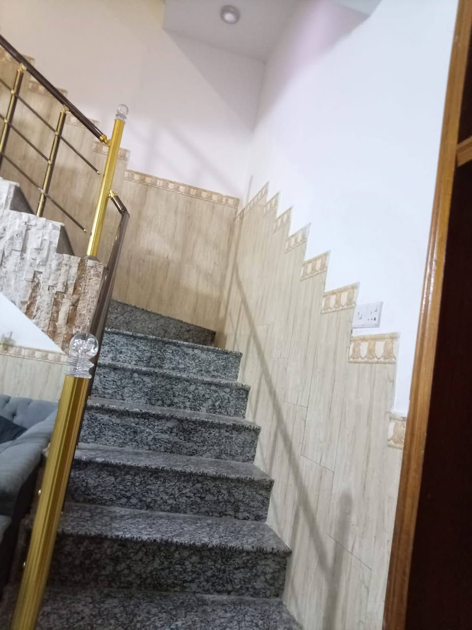 خلف صيدلية عبدالله • ١٥٠م • ٤غرف نوم