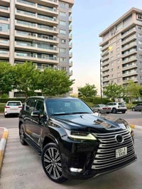 لكزس LX600 • ٢٠٢٣ • ٤٠٠٠٠ كم