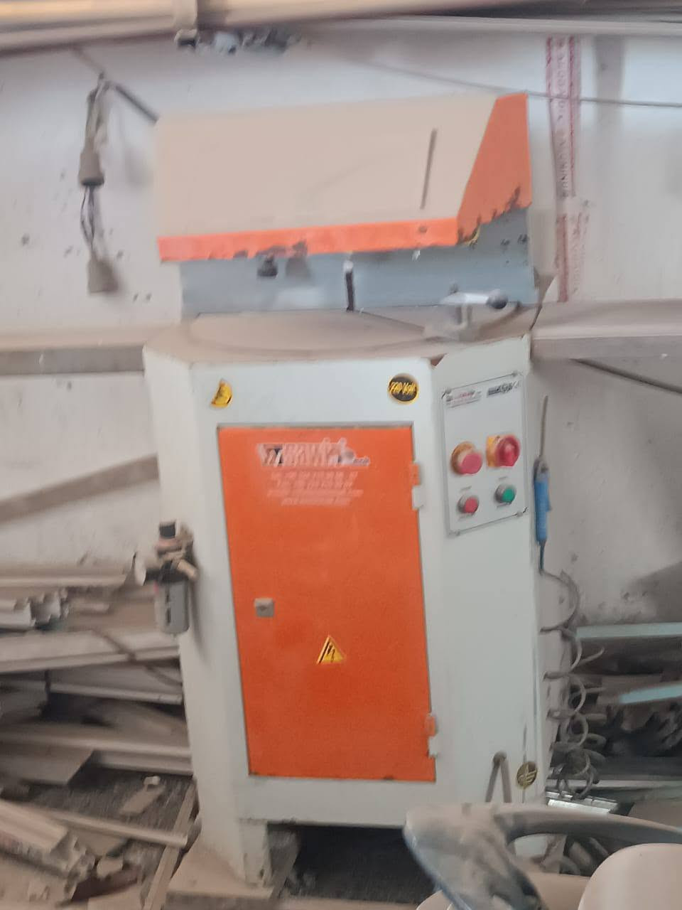 مكينه pvc شغالة للبيع  السعر  ثلاثة مليون ونص للاتصال على الرقم ***********
