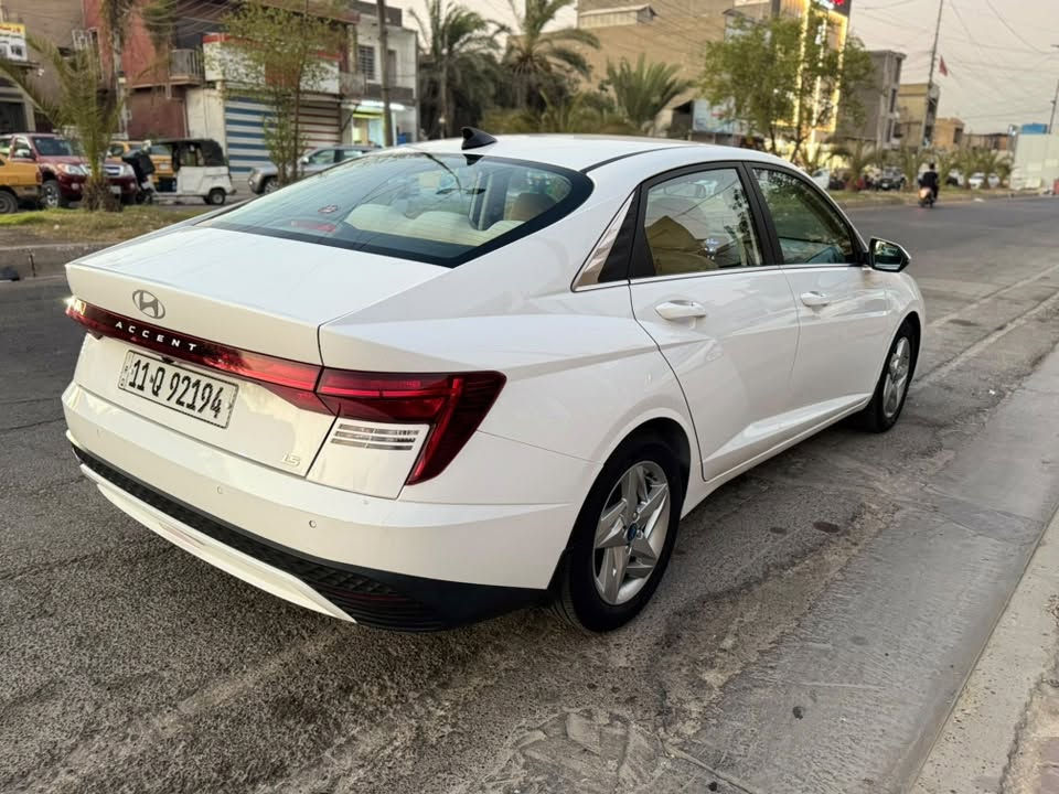 السلام عليكم
اكسنت خليجي 
موديل 2024
رقم بغداد تحويل مباشر باسمي
مكفوله بدون ضربه وصبغ وتبديل وبارد 
عداد المسافه ١٥ الف KM
محرك كير على وضع الشركه 
المواصفات 🔰
محرك 1500 دبل نوزل
فتحه سقف 
مري شفط 
شاشه
كامره 
تحكمات ستيرن 
تبريد قطعتين 
وضعيات قياده  ايكو /سبورت 
مخارج USB AUX
 📍 مكان السياره / بغداد النبوك
‏📞 ‭‬ ***********
