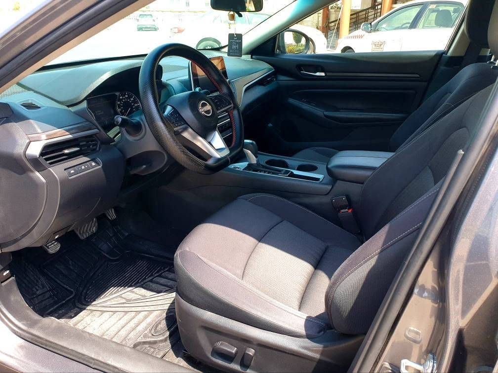 NISSAN ALTIMA ـ SV 

مودیل 2025
المسافة المقطوعة 31 mile ڕۆیشتووە 

الضرر : جاملغ و بونیت و مکانین تعدیل بارد
چاملغ و بۆنیت و دوو شوێنی تعدیلە 

ئێرباگی شان و سوکانی سیستەمە
وسادة هوائیة ستیرن و بەردە سستم 

مواصفات SV
ــ بصمە تشغیل و ابواب و صندوق
ــ محرک 2.5 مامفتوح
ــ تحکمات ستیرن فول
ــ رادار جانبی و مانع اصطدام امامی و خلفی
ــ سکان ڤۆلیۆم و تحدید سرعە
ــ شاشە و کامیرا

گێر + محرک + تبرید + تحویل بشرط
هززە و فحص و سنویە جدید لـ 2030
سعر : 140 ورقە و معاملە 

مکان السیارە : اربیل
***********
واتساب + فایبر أربيل, العراق
