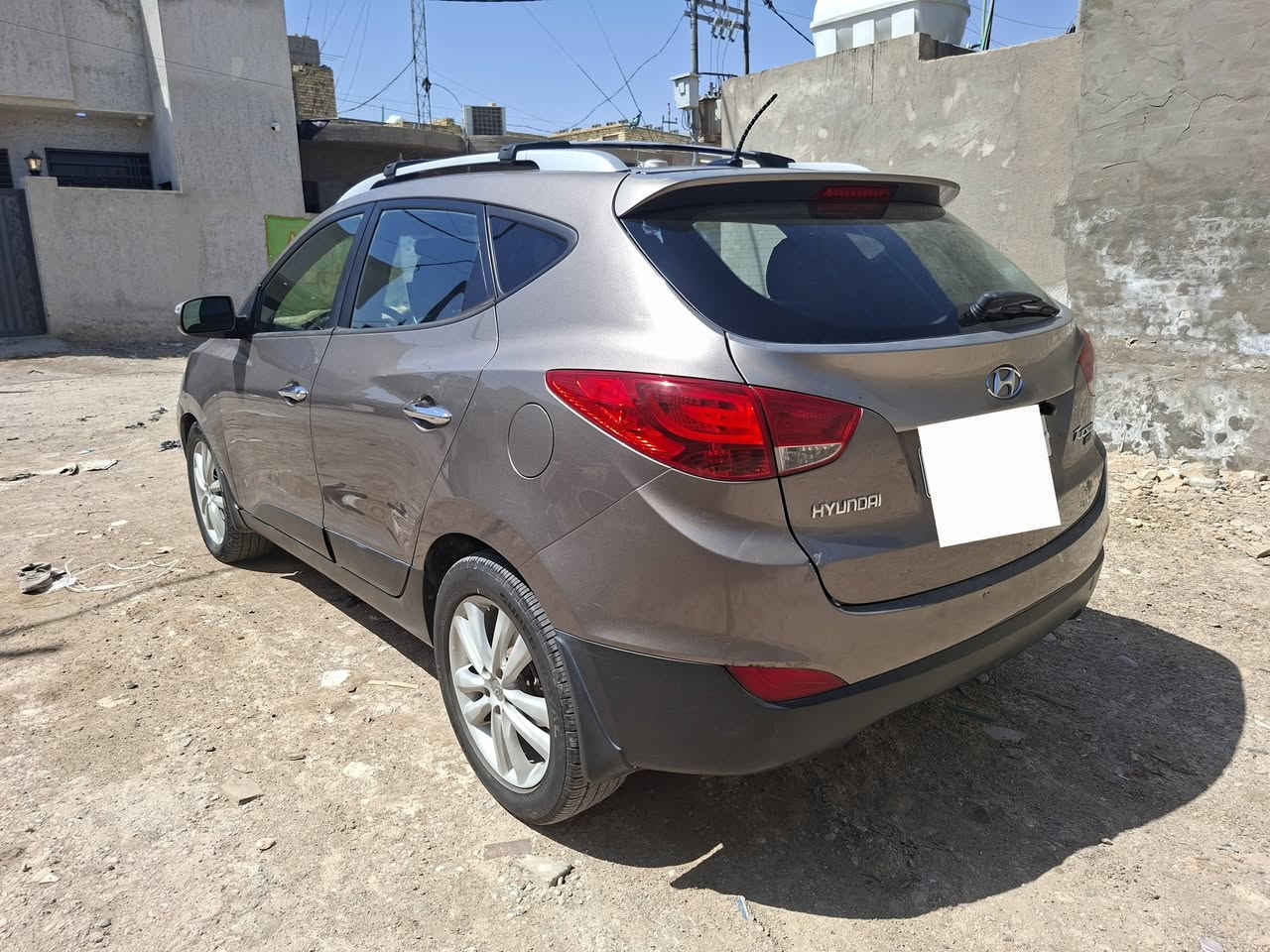 توسان 2012 امريكي سيارة حادث بسيط بس دعاميه وصبغ بنيد مكينه 2400دوش سياره جاهزه السعر 135 مكاني واسط كوت رقم الهاتف ***********
