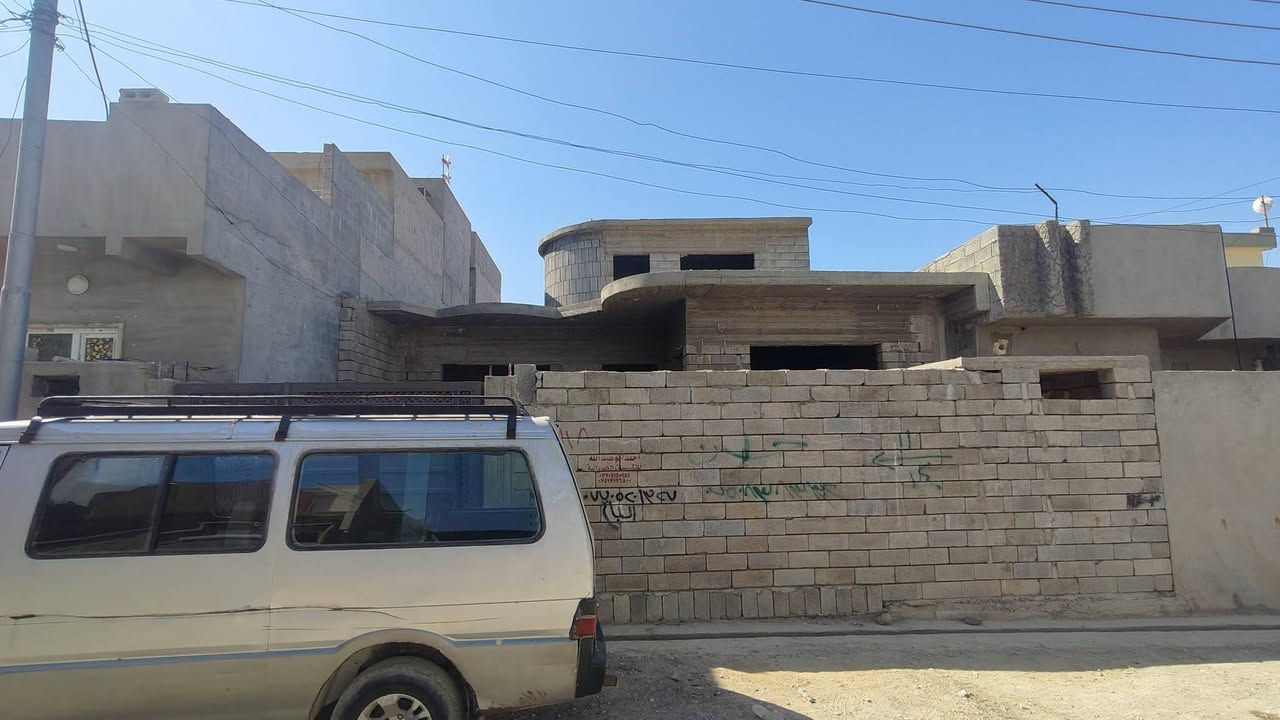 🏠 هيكل للبيع بسعر مناسب وموقع مميز
البناء بطح والاساس بادلو
مساحه 200م
ماء+وكهرباء واصل 
، موقع .القوسيات
📍 الموقع: [القوسيات قرب ماركت حي الزيتون]
📞 للاستفسار والتواصل: [رقم الهاتف *********** الكورك بي واتساب 
***********7]
السعر 47 وبي مجال بسيط المو شراي لا يغني
