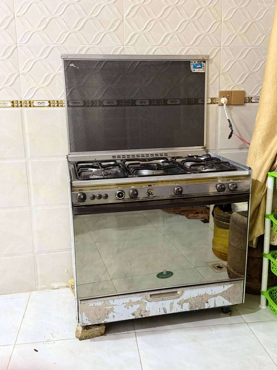 السلام عليكم 
طباخ غازي
نضيف جدا 
استعمال قليل
الاستفسار عل خاص،
او عل رقم. ***********
مكاني بابل

