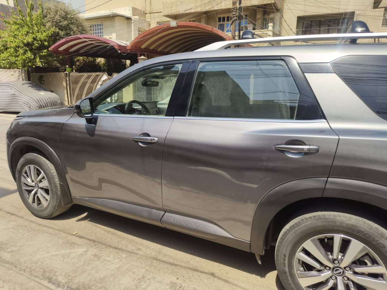السلام عليكم للبيع او المراوس
Nissan Pathfinder 2023  SL 4WD

عداد المسافة 24500 mile 

السعر 250$
 مرقمة بغداد 
المواصفات 

بصمة تشغيل

بصمة ابواب

تشغيل عن بعد(Remote Start) 

صندوق شفط كهربائي 

كاميرات محيطية 360°

السيارة دفع رباعي AWD

رادار امامي (تحديد مسار)

رادار جانبي (نقاط عمياء)

رادار خلفي (تحذير من الاصطدام)

حساسات امامية+ خلفية

كشنات جلد

كشنات تدفئة 

تبريد قطعتين لمس
تبريد للمقاعد الاخيرة 
بردات خلفية 

تحكم وضعيات القيادة...Drive Modes 

اوتو ستارت Auto Start 

اوتو ستوب Auto Stop

شفتات استيرن 

هيتر استيرن

Apple Car Play

Android Auto 

هاند بريك بصمة

اوتو هولد Auto Hold

مانع انزلاق+ABS

شاشة كبيرة لمس+كاميرا

منافذ AUX+USB

*********** بغداد, العراق
